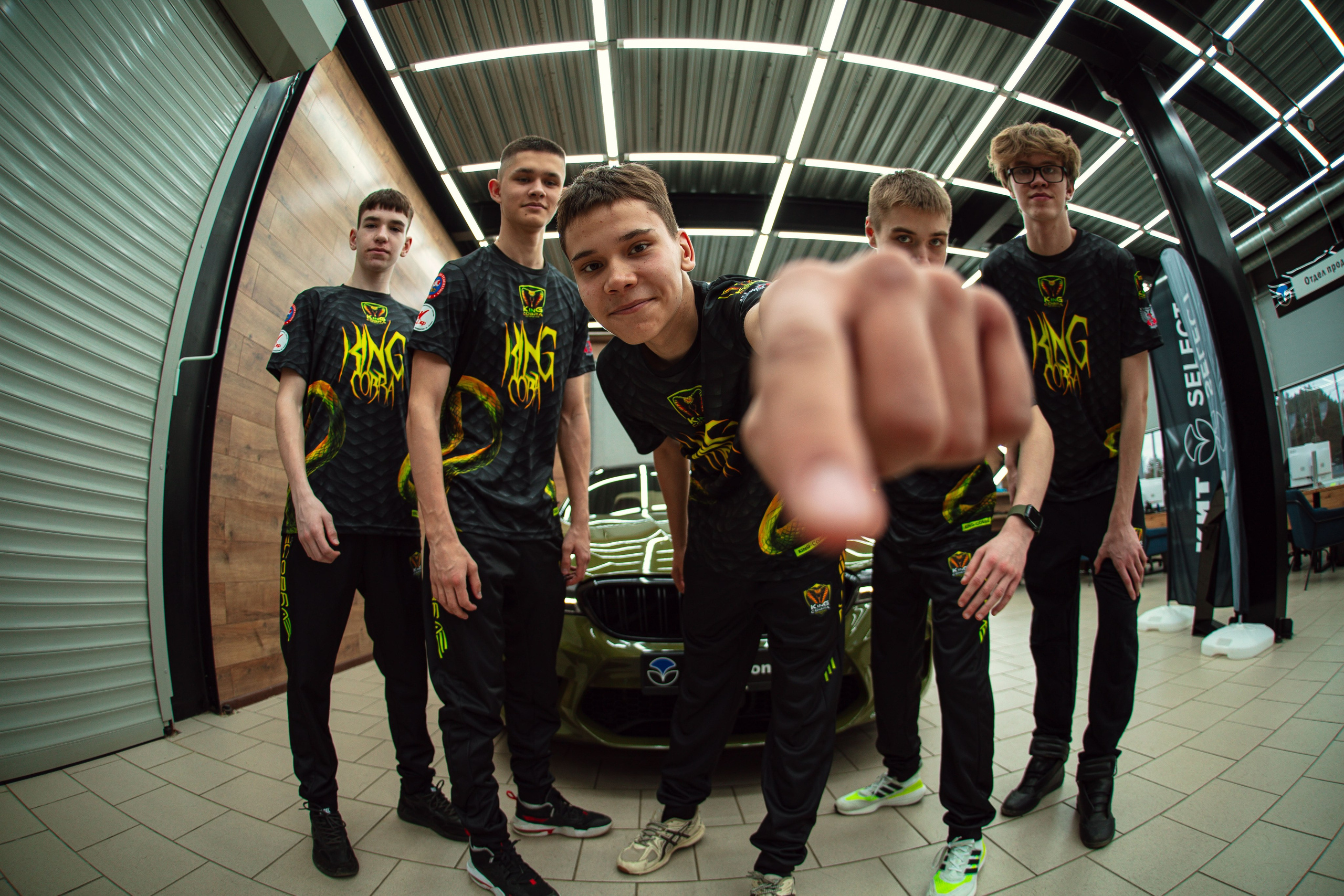 Автосалон КИТ и спортивная команда KINGCobra фотосессия. Бизнес фотограф Ижевск — Назаров Роман