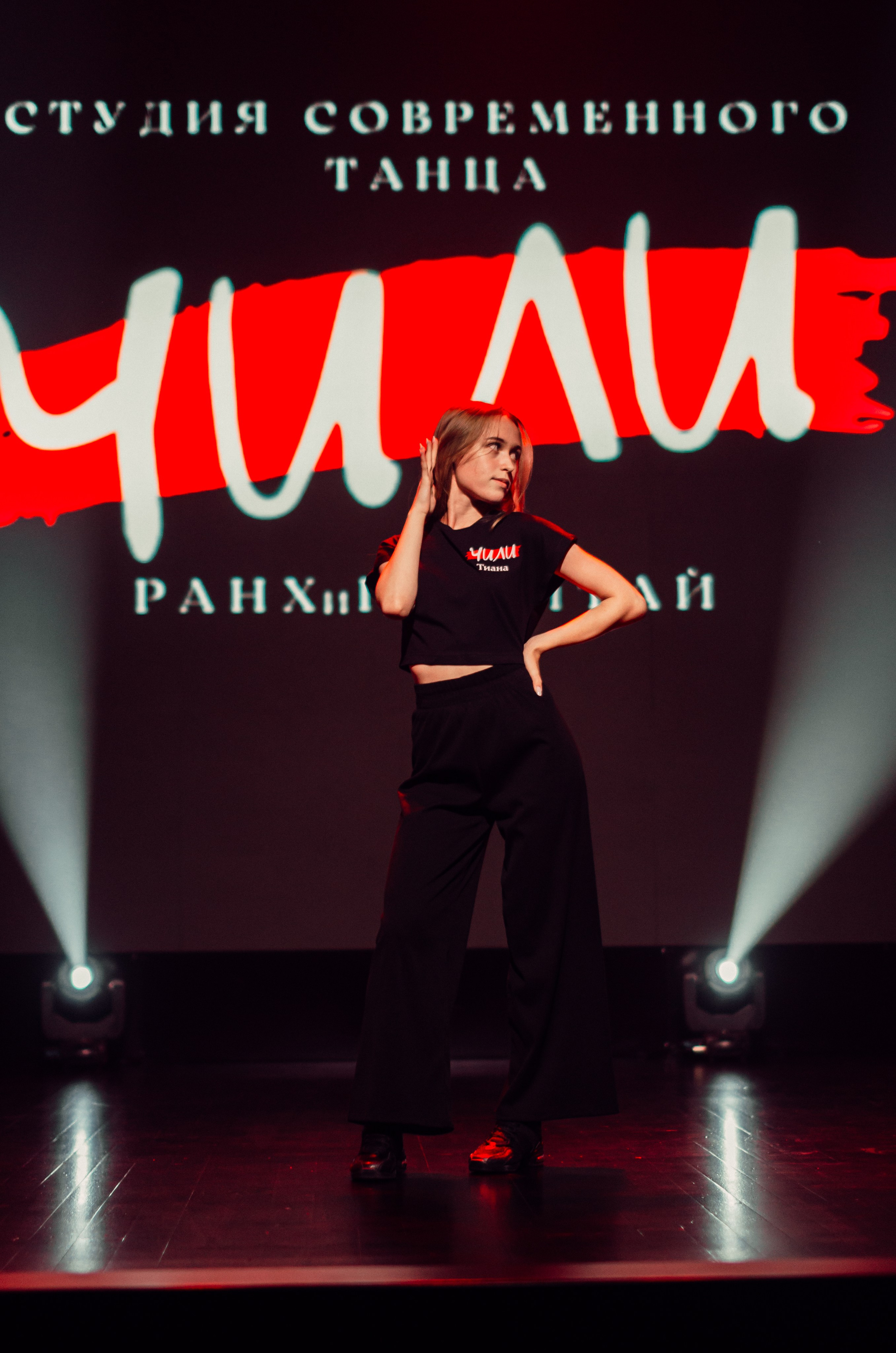 Групповая фотосъемка танцевального коллектива. Денисова Аля — фотограф для парных съемок и индивидуальных историй в Барнауле