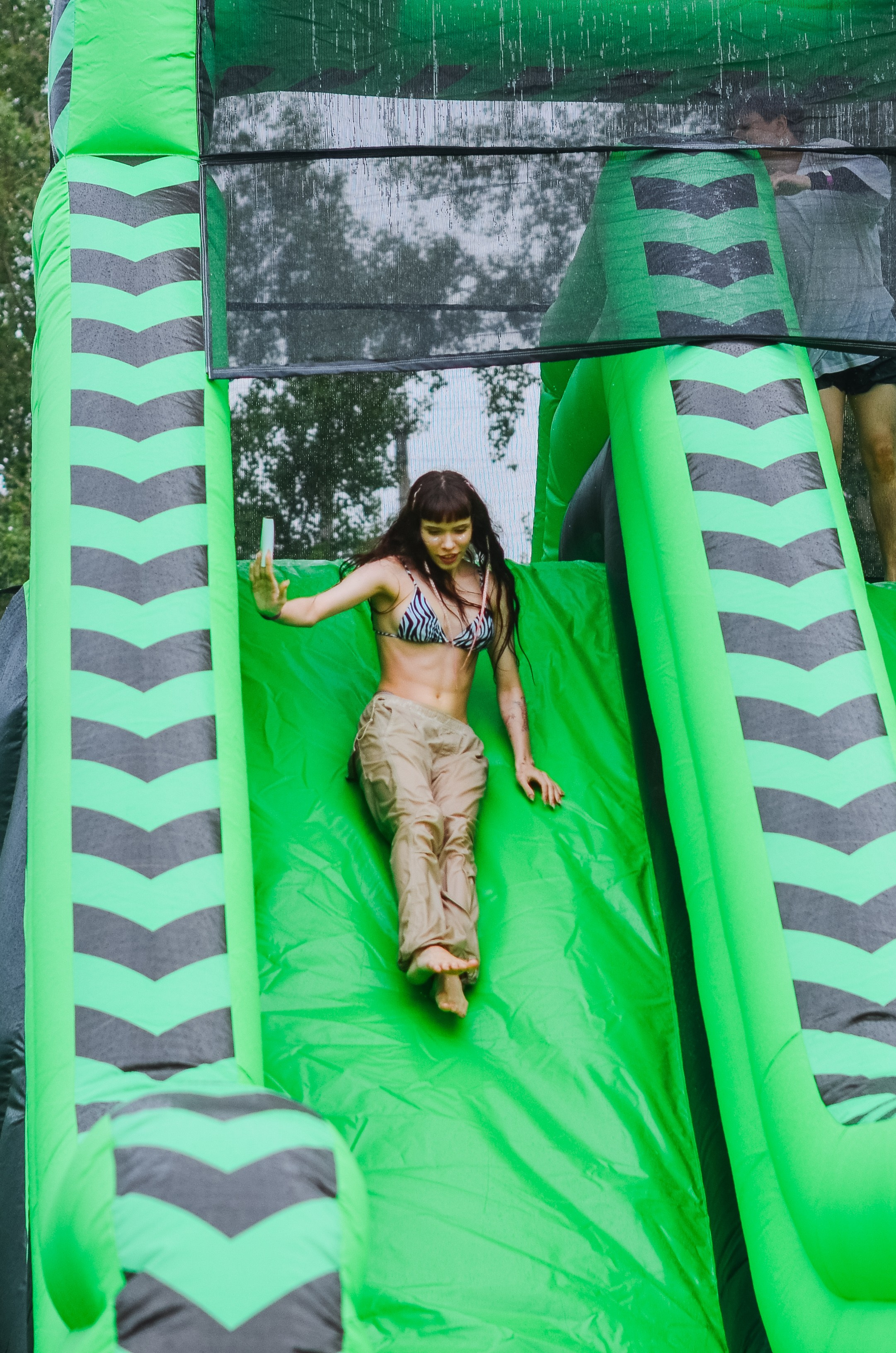 Фестиваль «Грань» 2025. Спортивная площадка. Денисова Аля — фотограф для парных съемок и индивидуальных историй в Барнауле