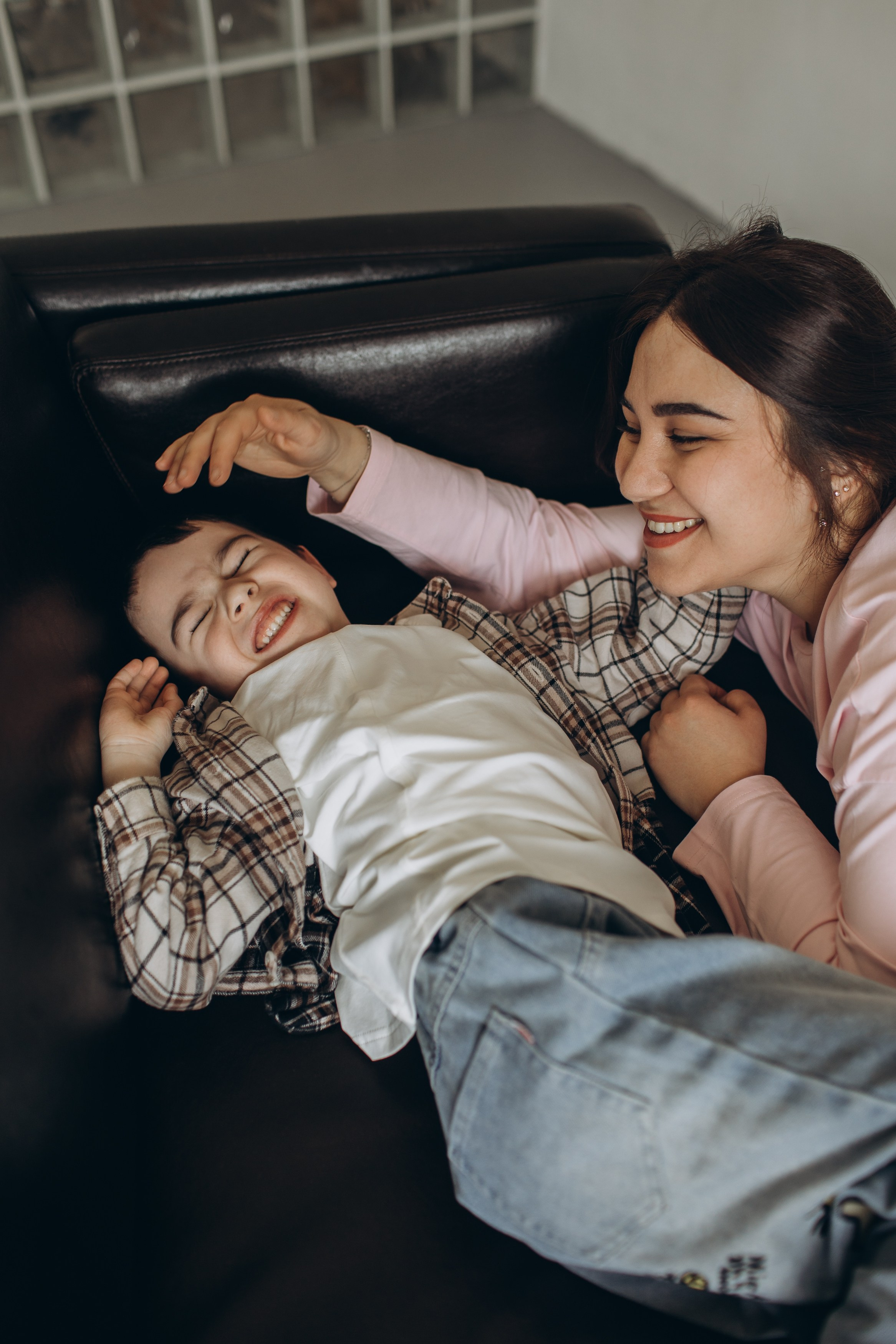 Фотосессия с попкорном фотосессия мама и сын. Фотограф Владимир Москва