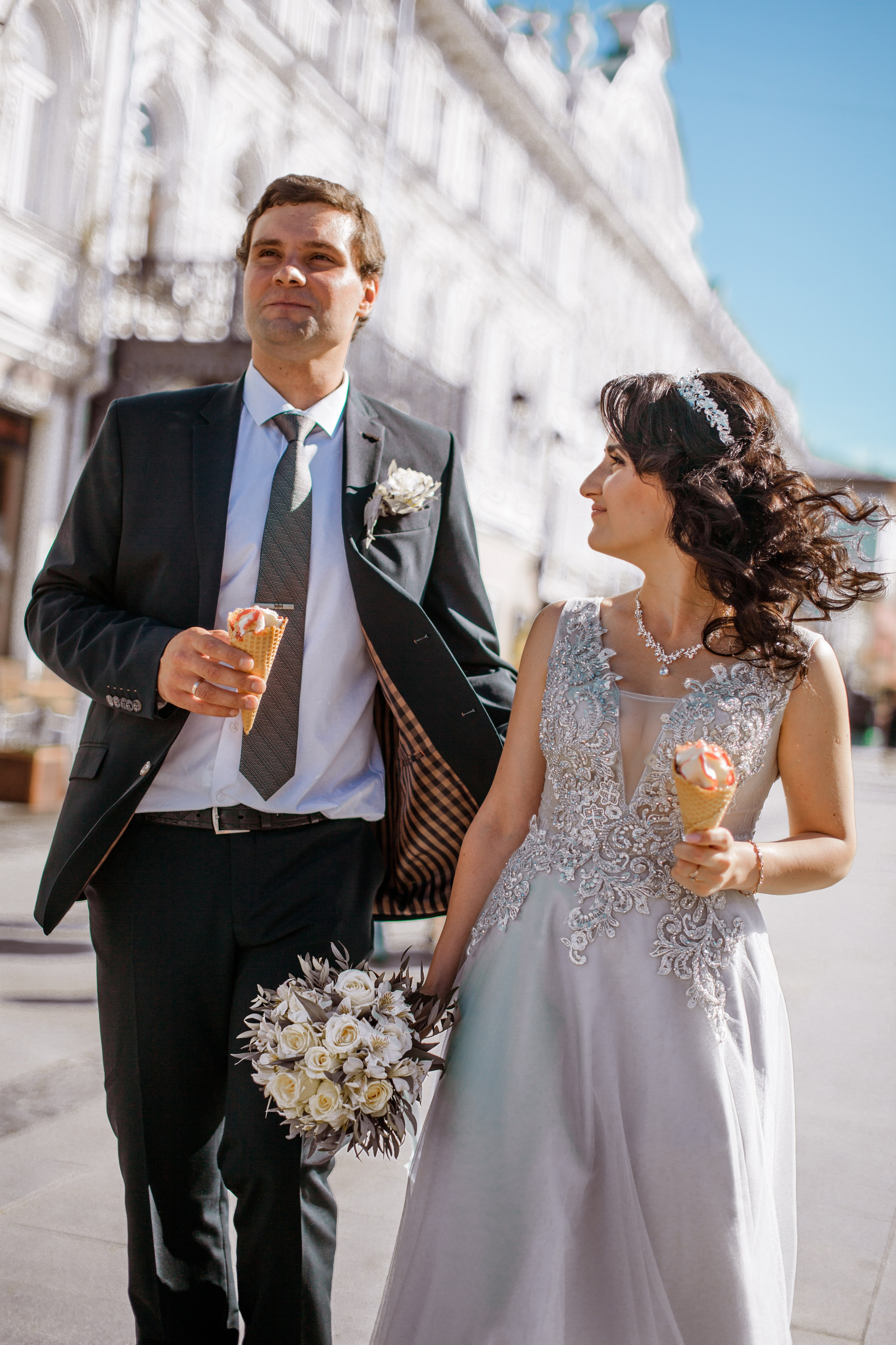 Свадебная фотосессия на улицах Нижнего Новгорода. Фотограф на крещение и венчание в Нижнем Новгороде.Свадебный Фотограф