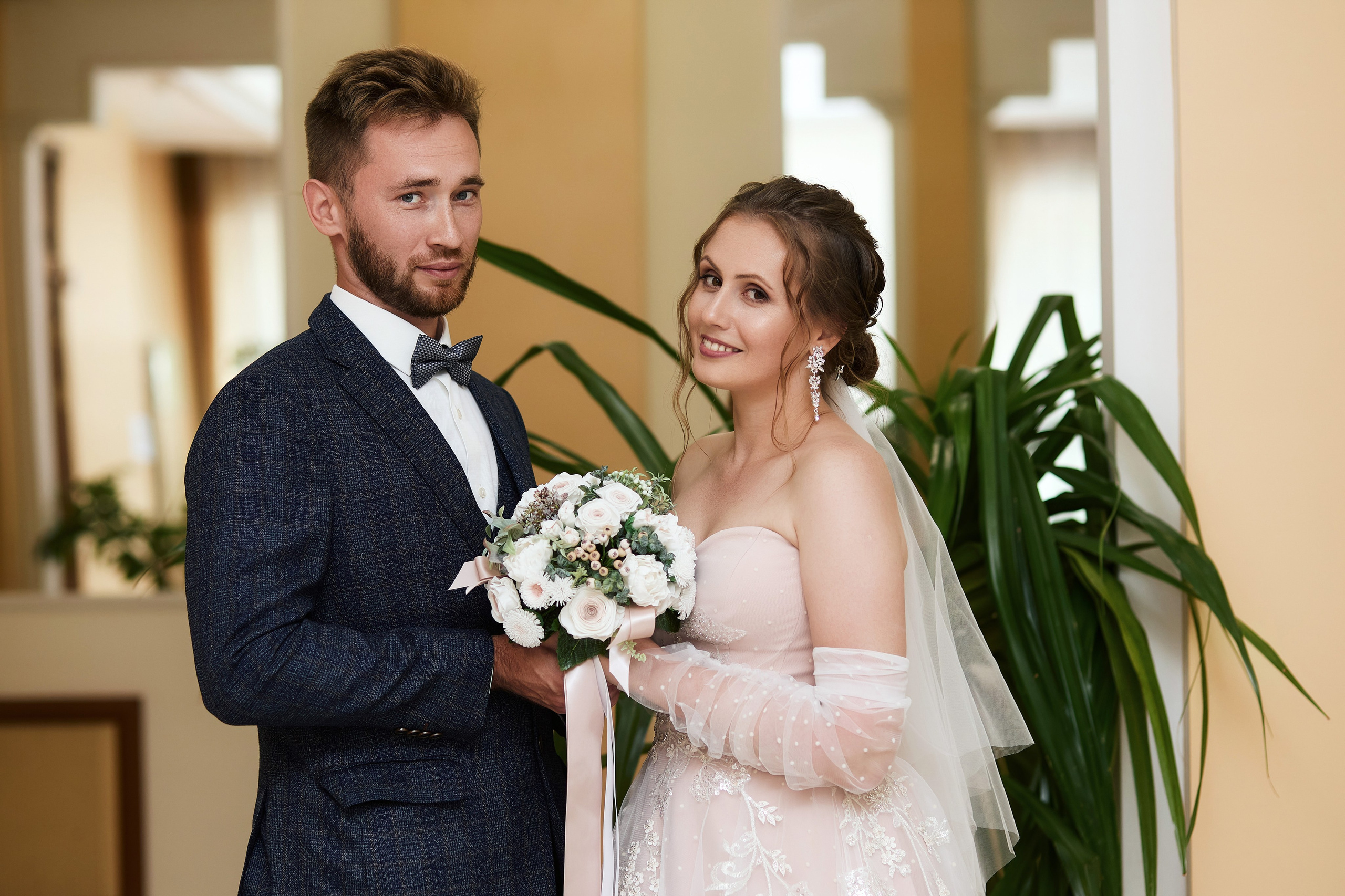 Свадебная фотосессия для пары в загсе Ленинского района, Владивосток