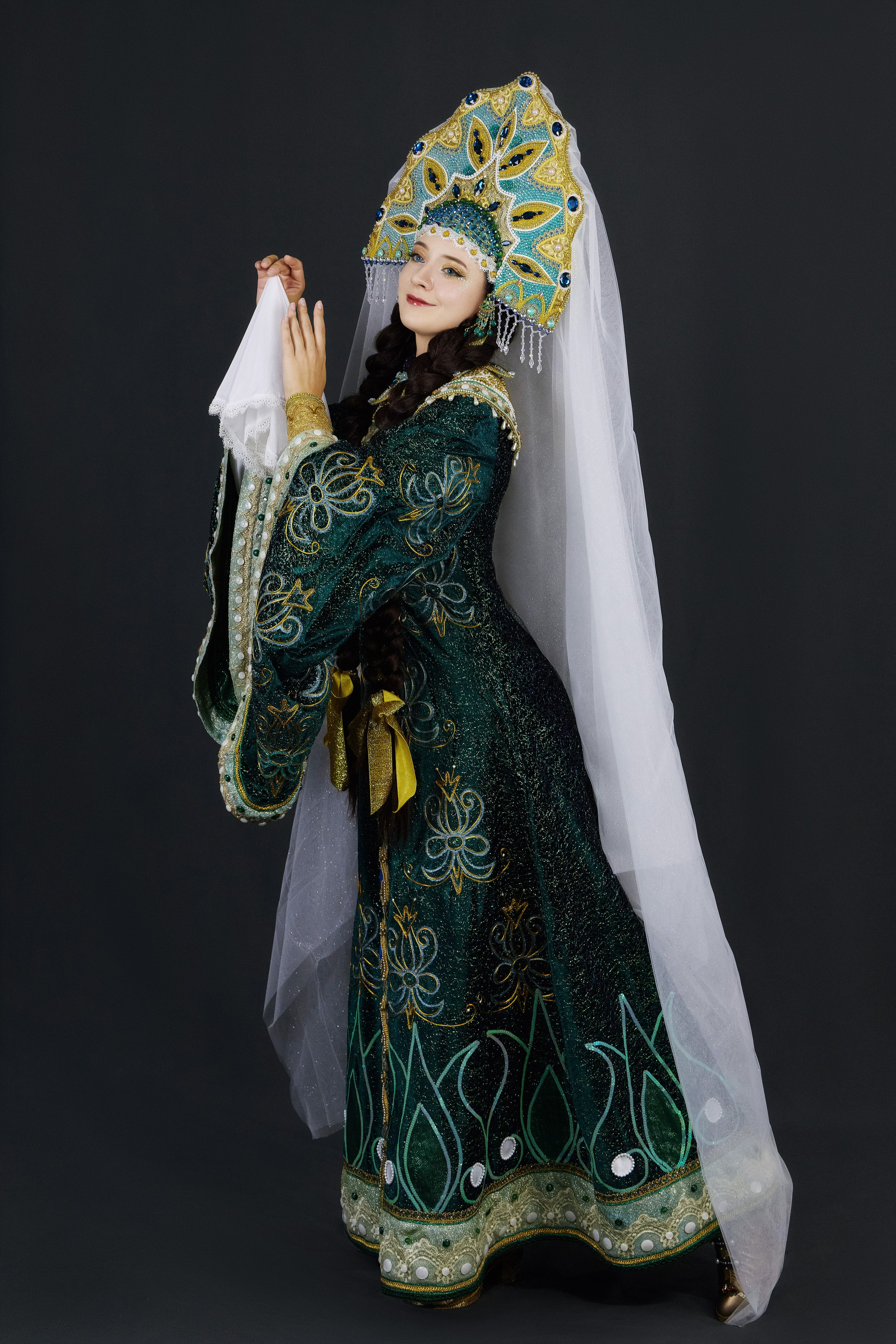 Портретная фотосессия в Находке в цветах миндаля