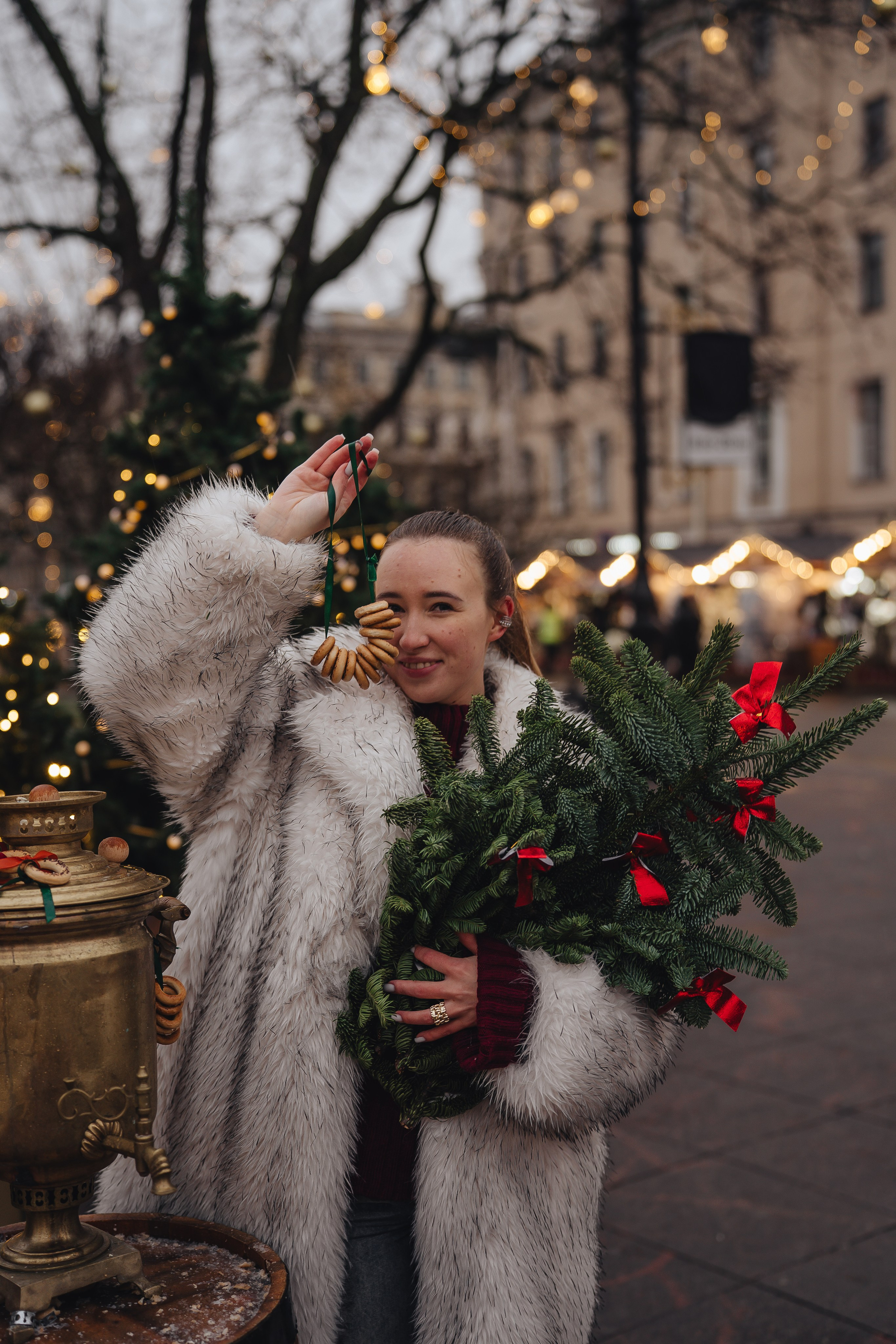 ПРОГУЛКА НА МАНЕЖНОЙ ПЛОЩАДИ ДЛЯ ДЕВУШКИ ПЕРЕД НОВЫМ ГОДОМ (НОВОГОДНЯЯ ФОТОСЕССИИЯ НА МАНЕЖНОЙ ПЛОЩАДИ). Профессиональный фотограф, Санкт-Петербург — Виктория Богомолова