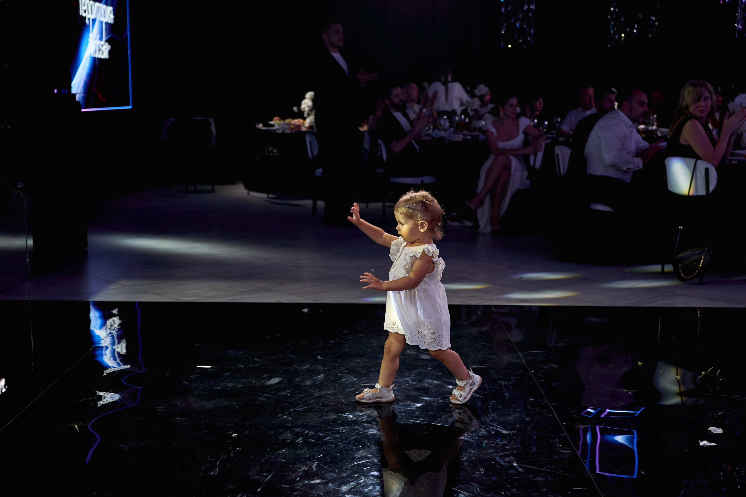 Свадьба с искусственным интеллектом в Усадьбе фамилии от ТВИНС СТУДИО лучших фотографов Краснодара. ТВИНС СТУДИО — лучшие свадебные фотографы и видеографы в Краснодаре