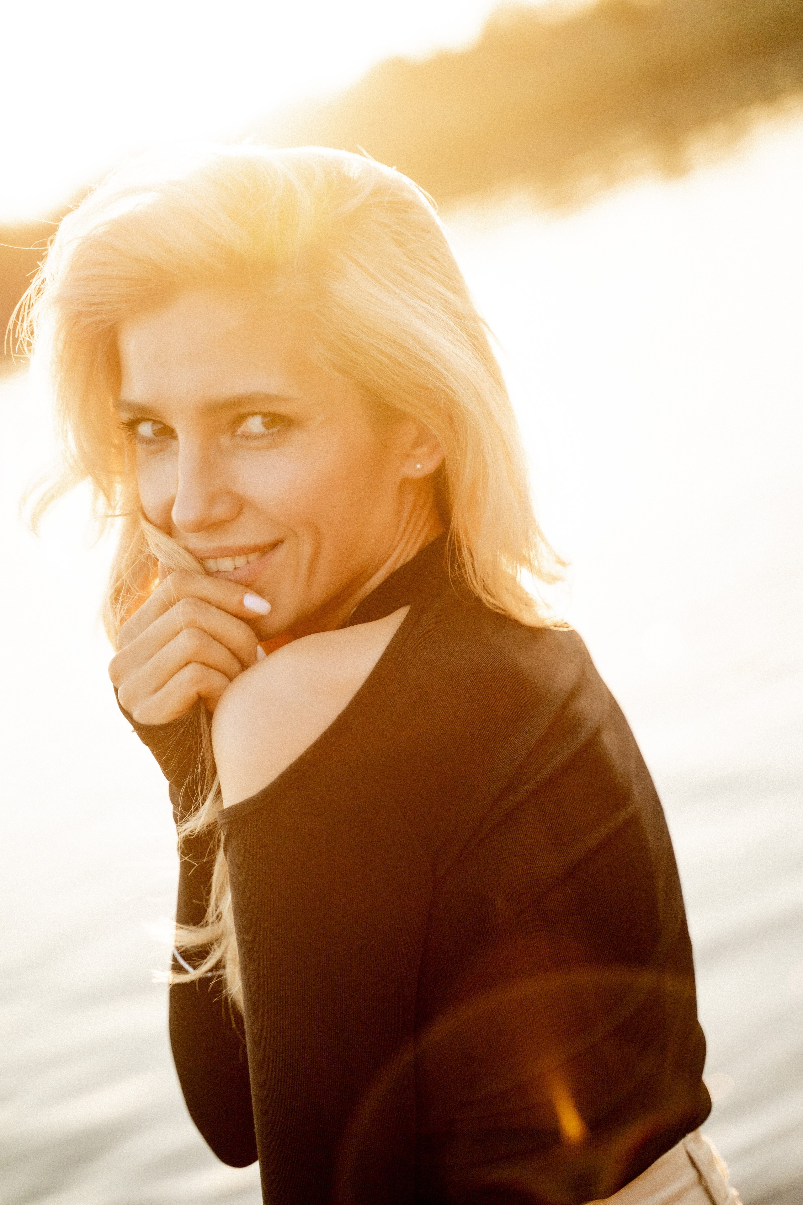 Девушки на берегу