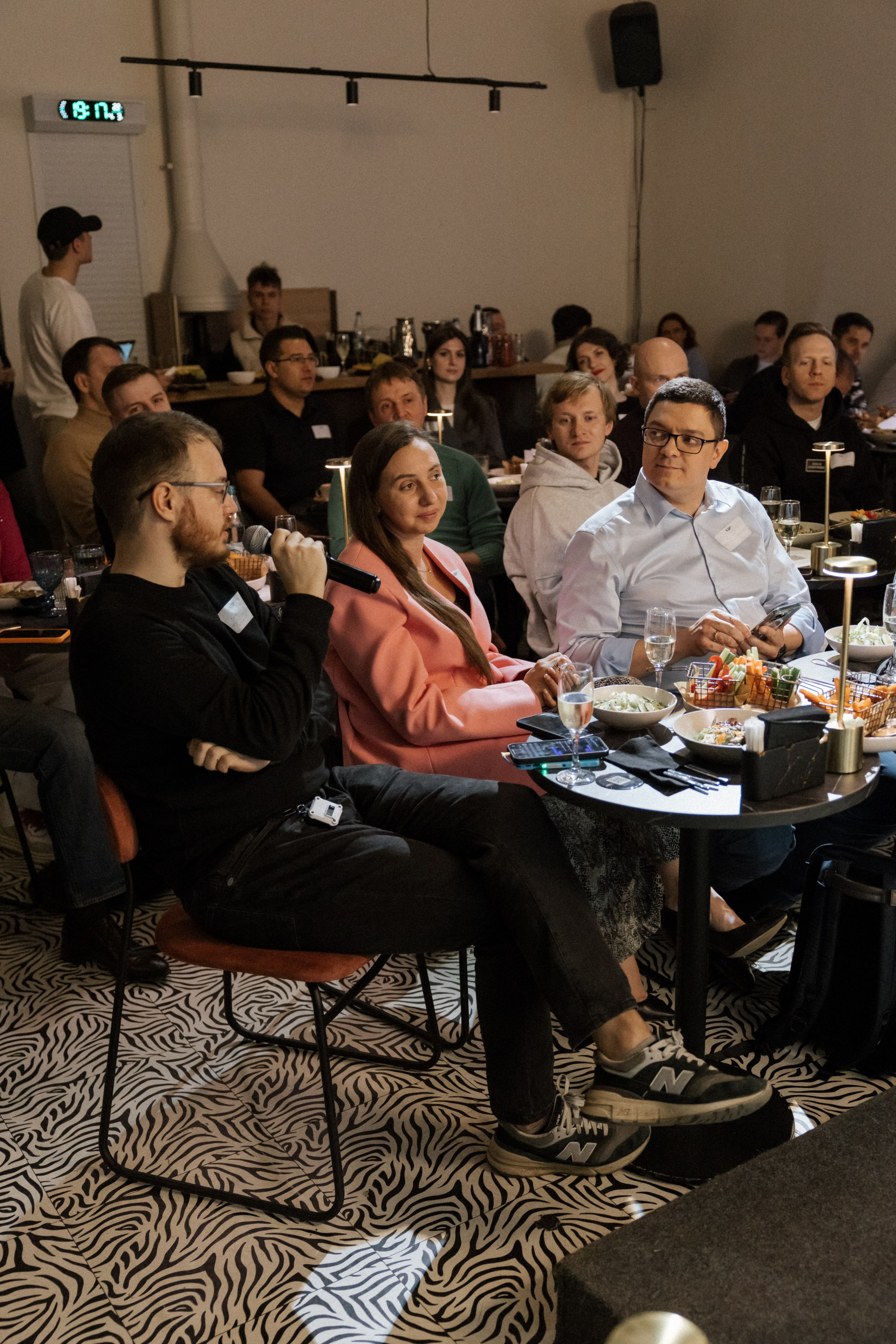 Очень сложные переговоры. South HUB