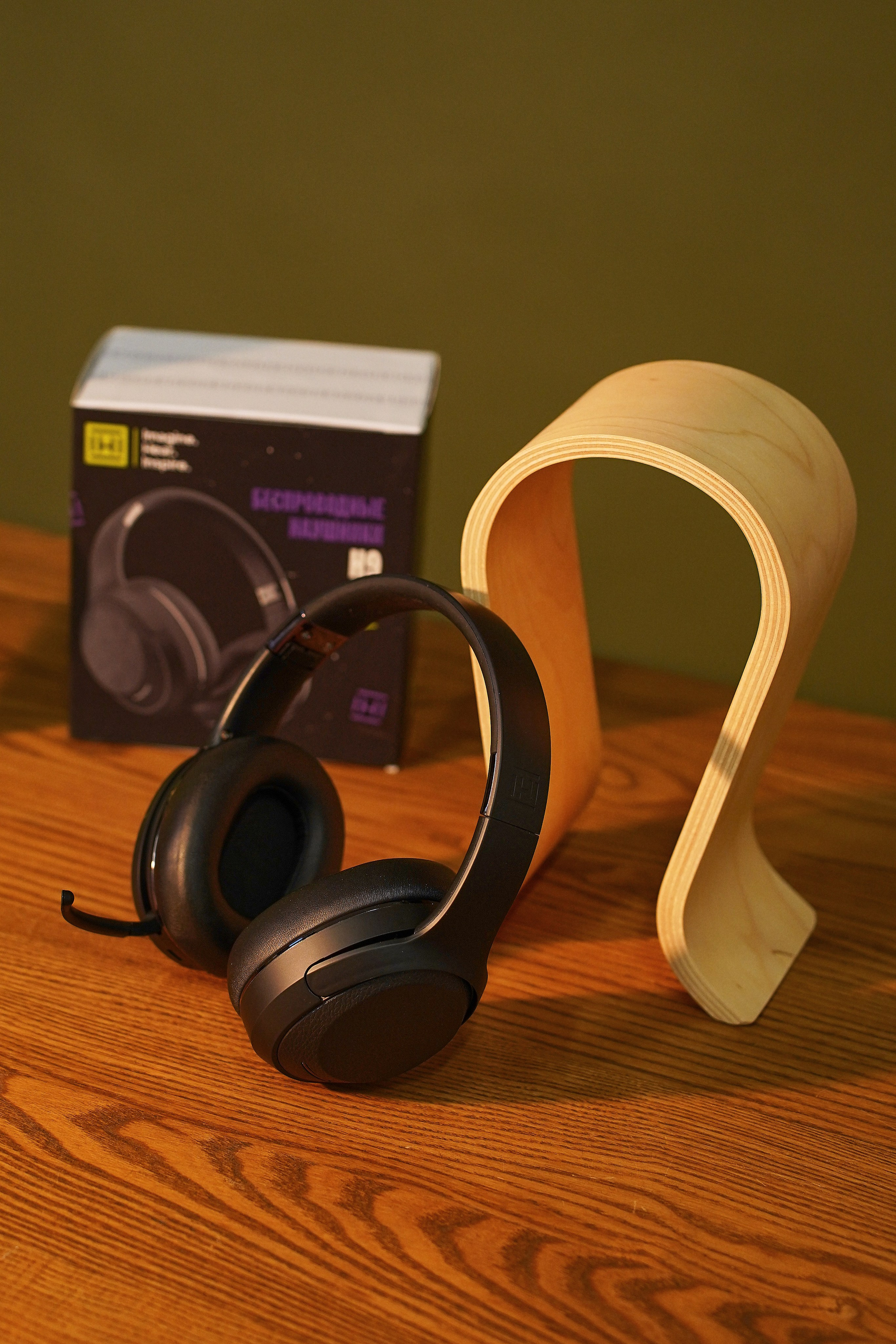 Наушники в интерьере. Фотограф