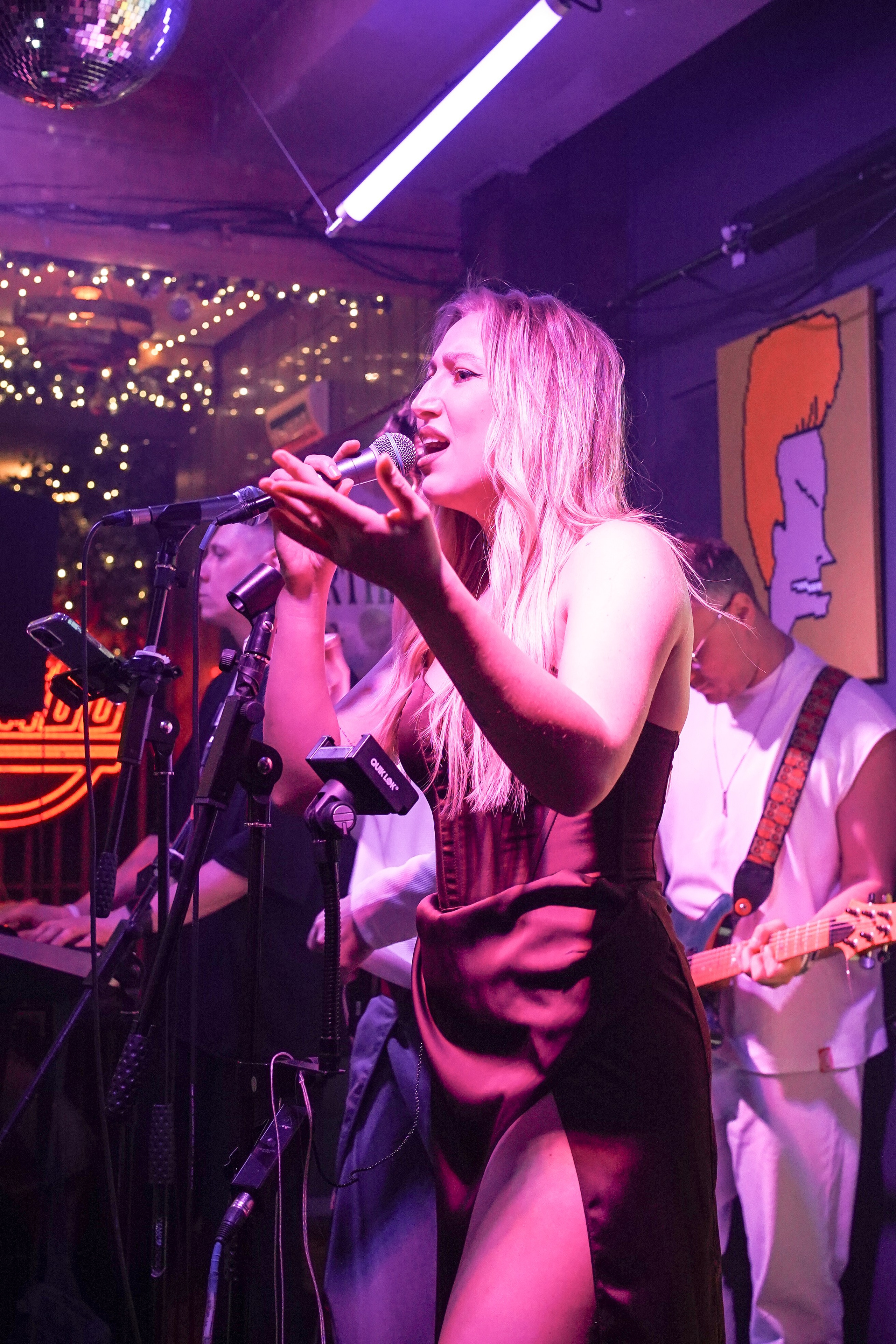 Бар Собаки в тумане. Фотограф