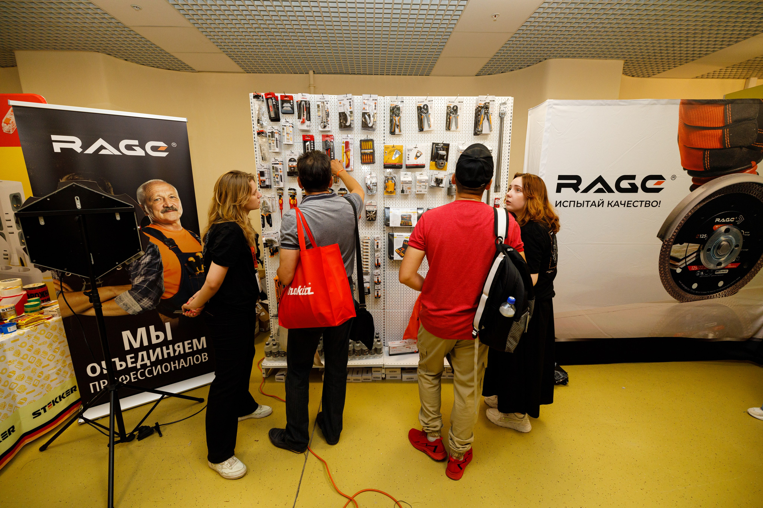 Съёмка стенда на выставке. Фотограф на мероприятие в Москве Марик