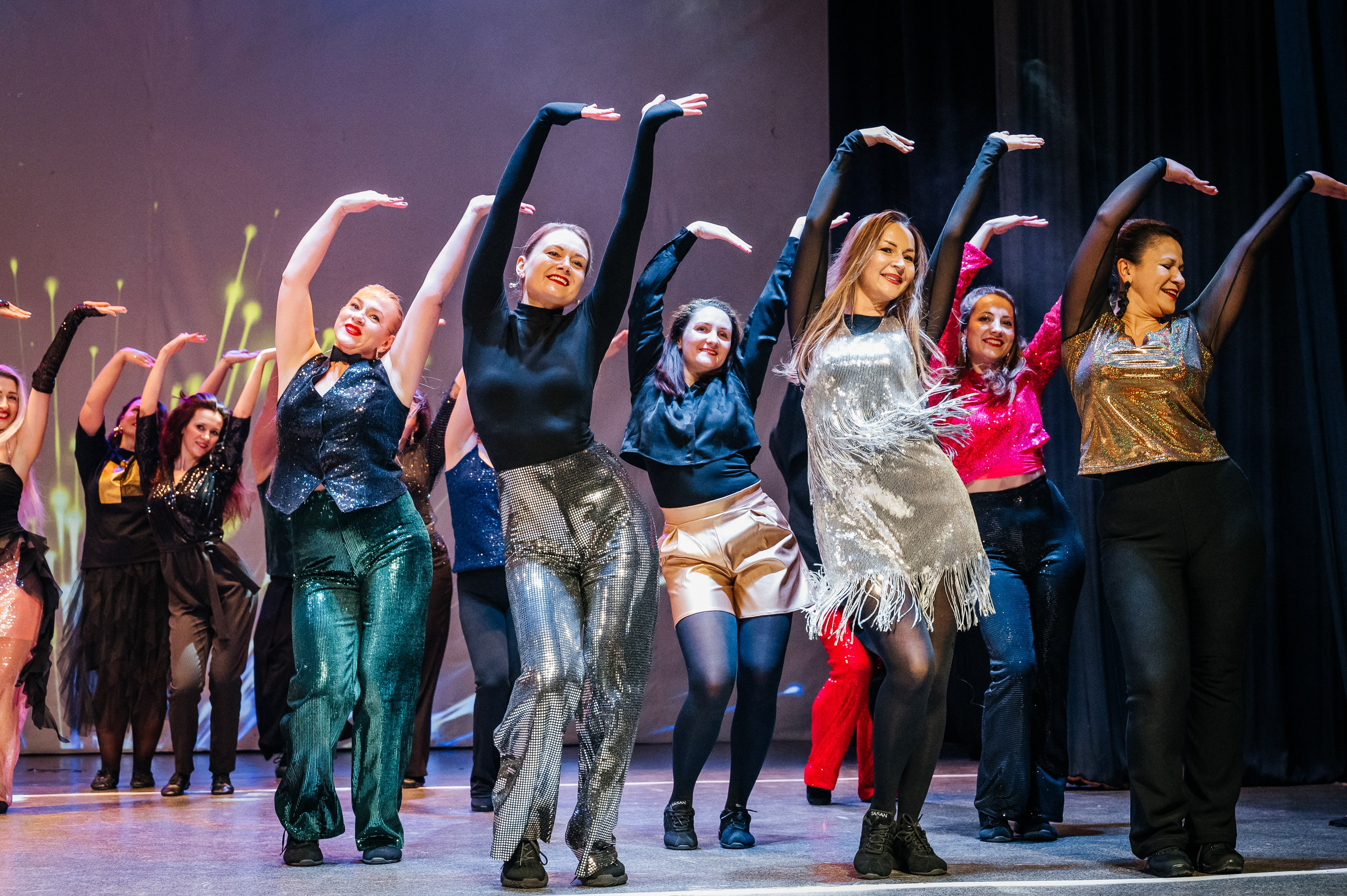 Танцы. Фотограф Елена Рогашкова