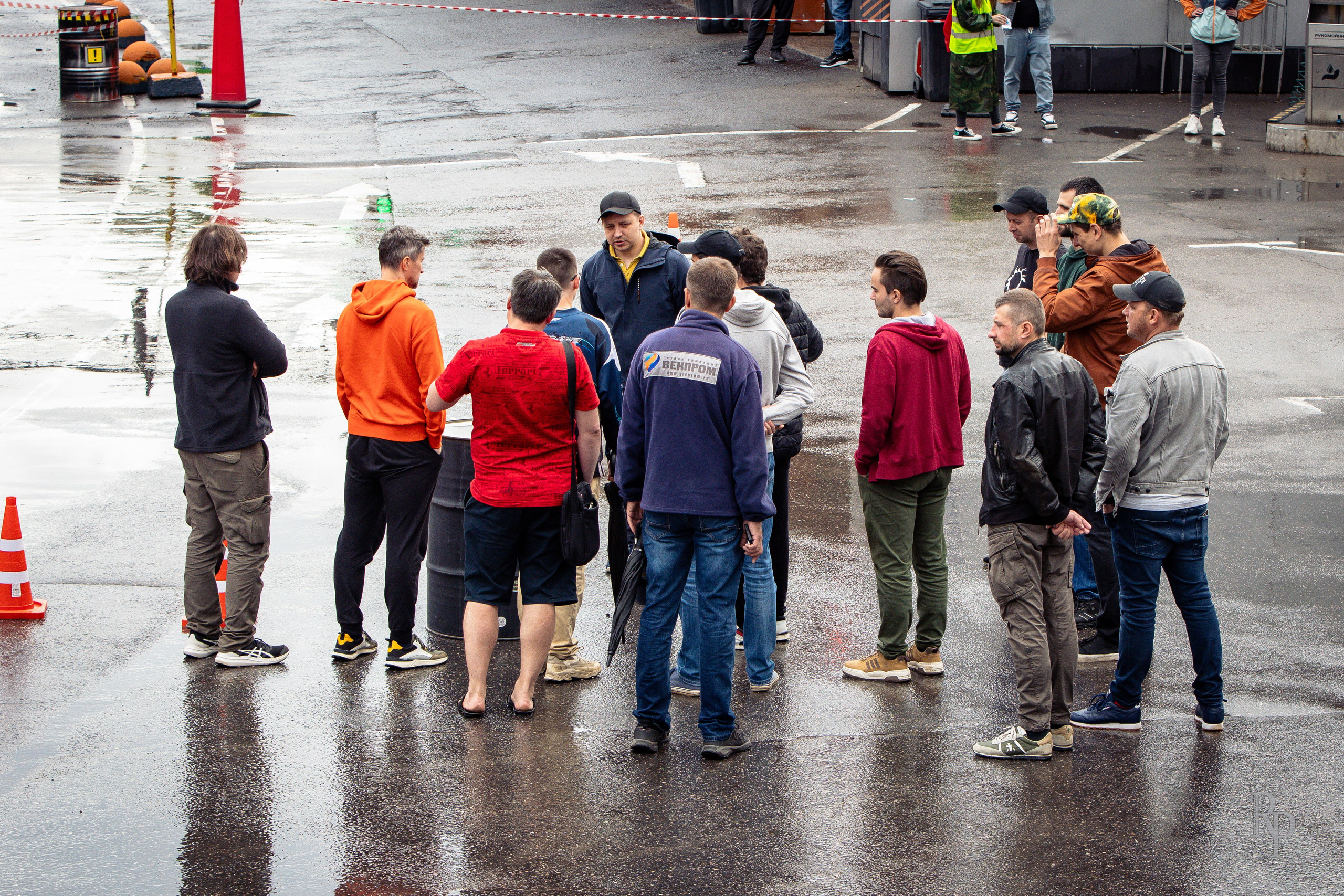 SHOWDOWN. Rusty Photographer