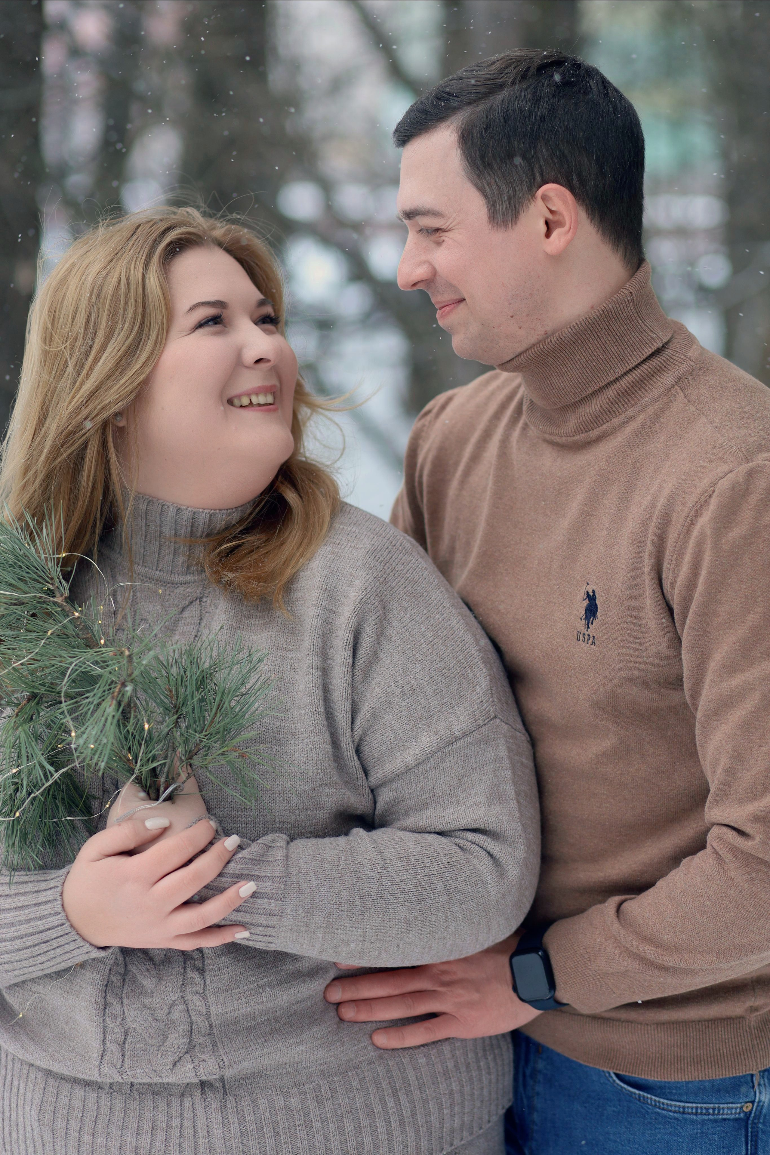 Зимняя фотосессия Lovestory в лесу