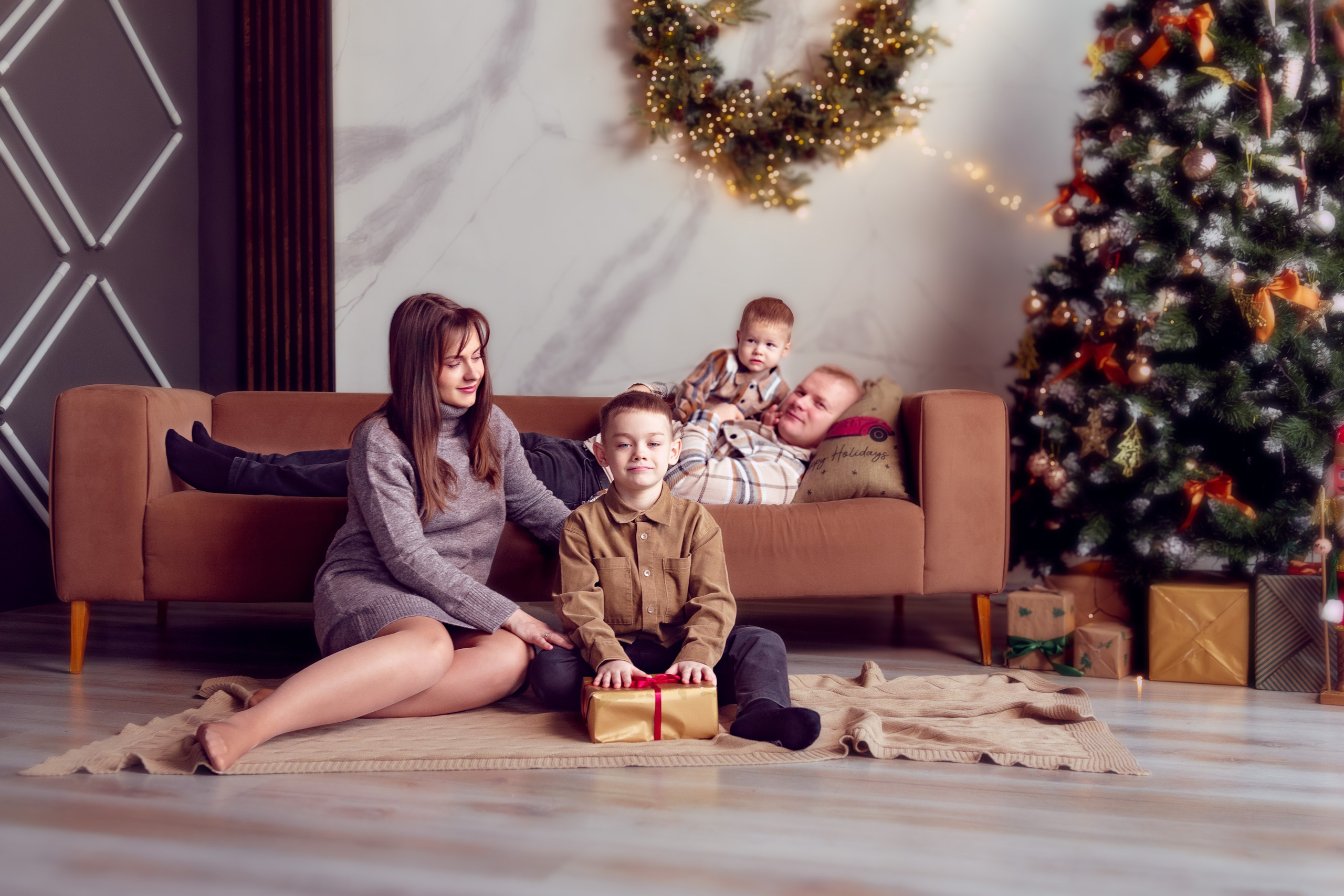 Семейная новогодняя фотосессия в студии Минска