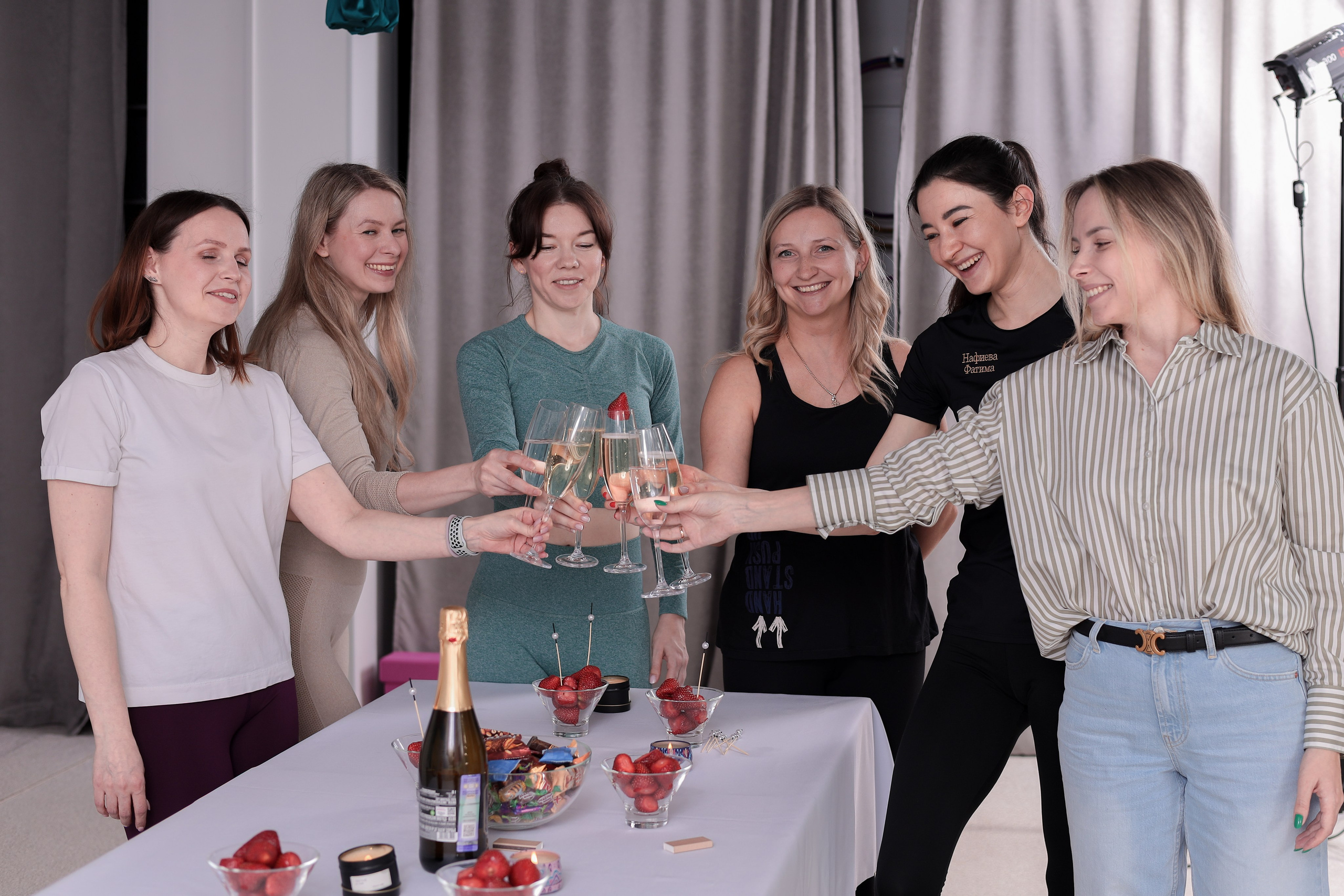 Арт-терапия + аэройога. Фотограф Надршина Лилия