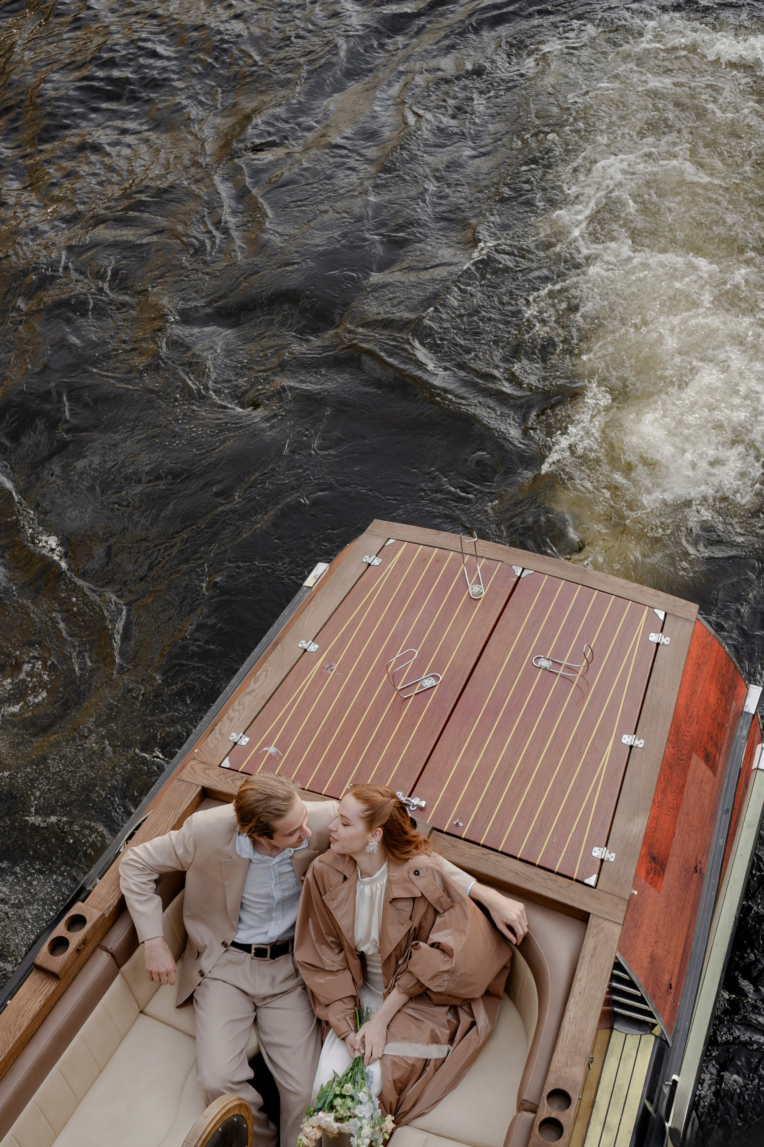 СВАДЕНБНАЯ СЬЕМКА НА КАТЕРЕ ПО КАНАЛАМ САНКТ-ПЕТЕРБУРГА И В АКВАТОРИИ НЕВЫ. Профессиональный фотограф, Санкт-Петербург — Виктория Богомолова