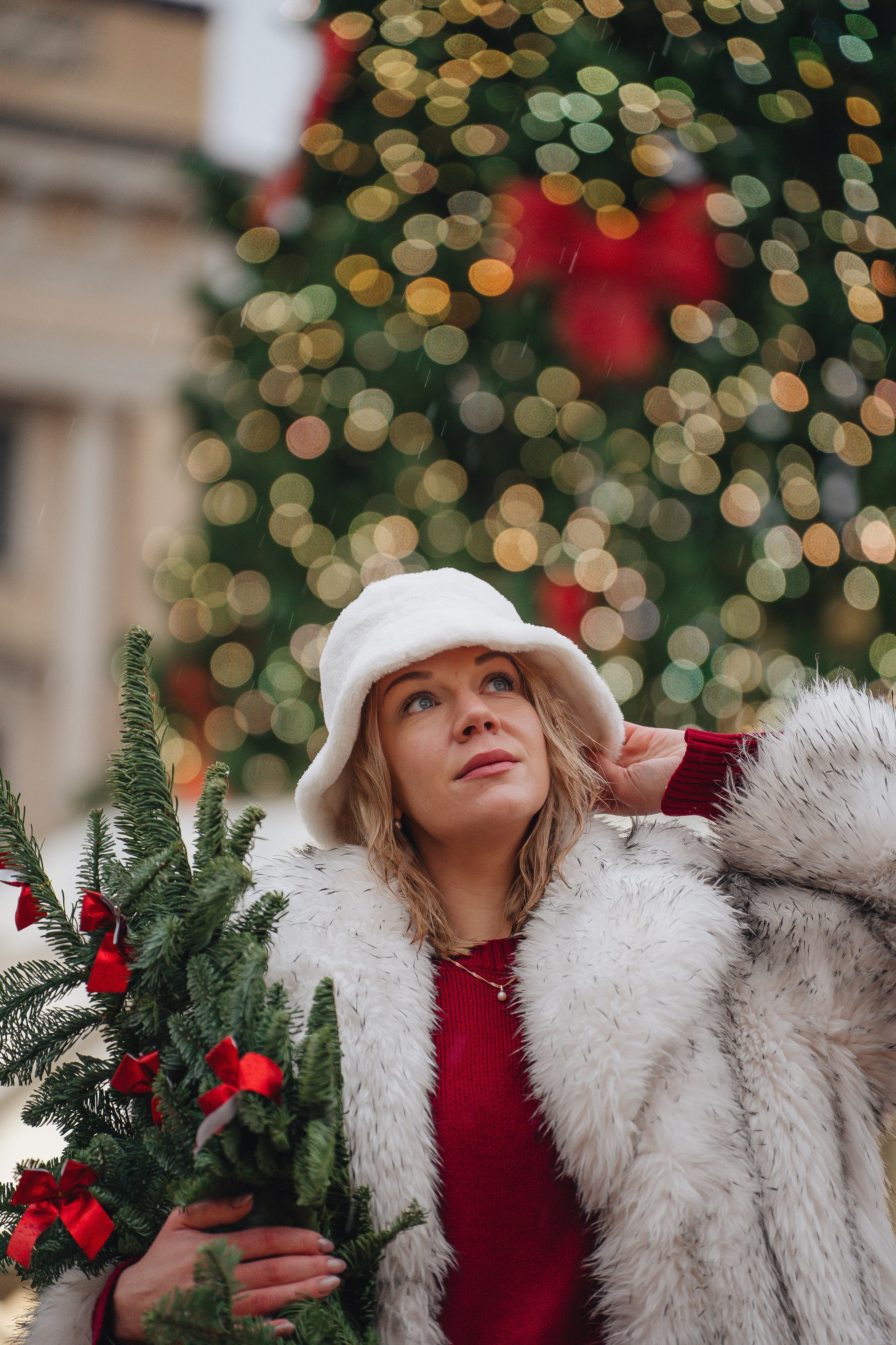 ПРОГУЛКА НА МАНЕЖНОЙ ПЛОЩАДИ ДЛЯ ДЕВУШКИ ПЕРЕД НОВЫМ ГОДОМ (НОВОГОДНЯЯ ФОТОСЕССИИЯ НА МАНЕЖНОЙ ПЛОЩАДИ). Профессиональный фотограф, Санкт-Петербург — Виктория Богомолова