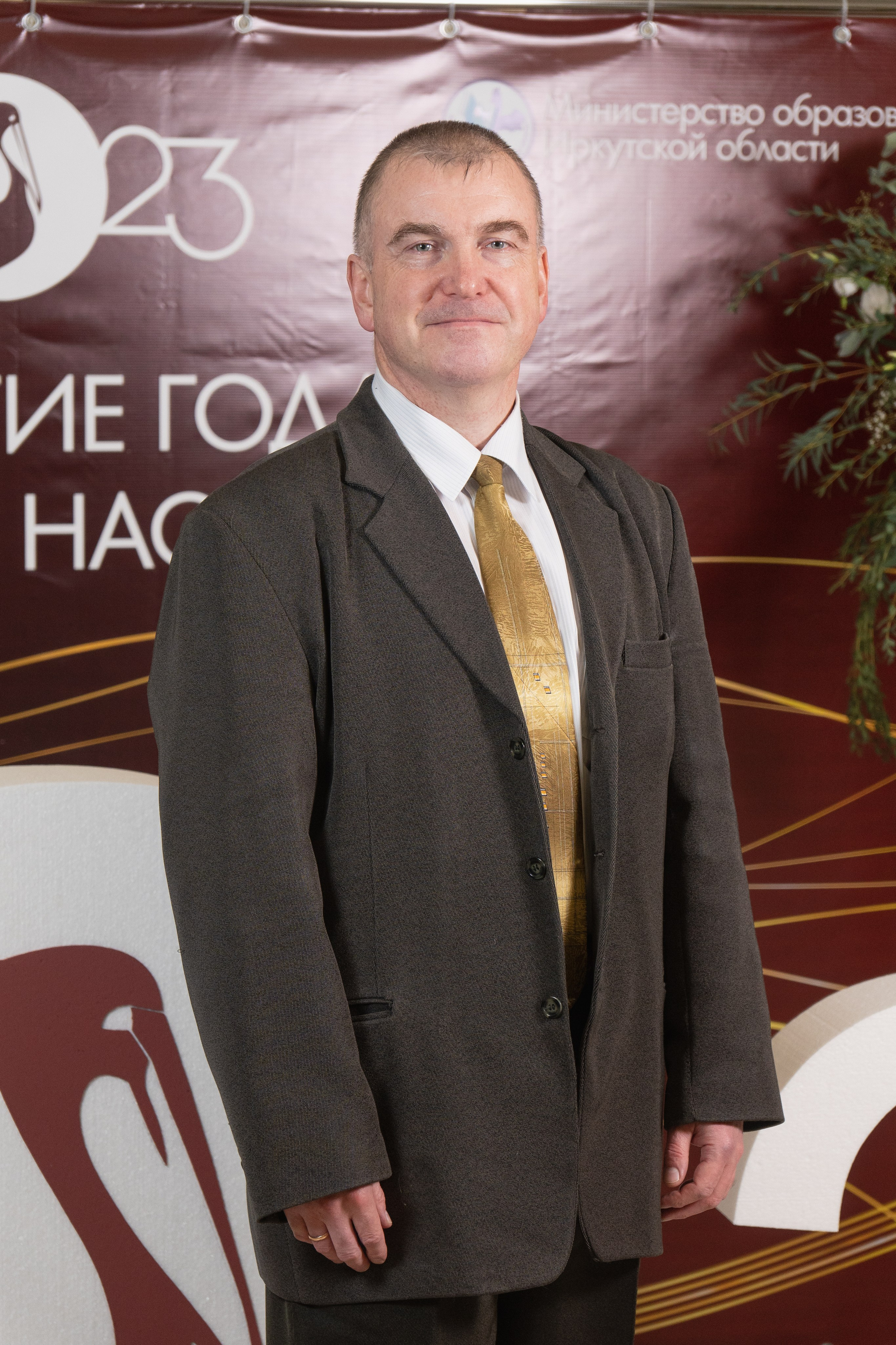 Музыкальный театр. Занимаюсь профессиональной фотографией и живу рядом с Байкалом. Работаю в разных жанрах