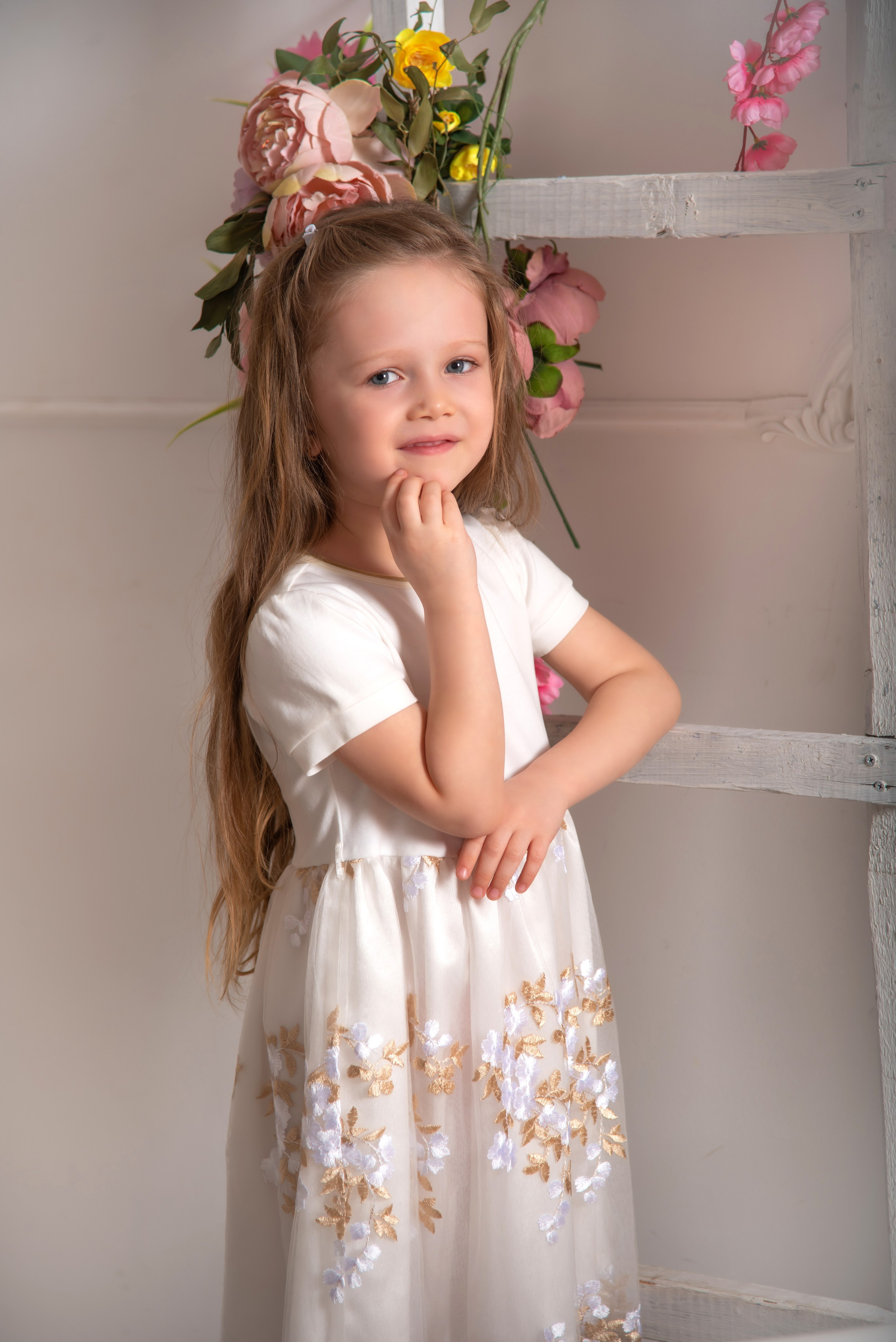 Модельная школа. Занимаюсь профессиональной фотографией и живу рядом с Байкалом. Работаю в разных жанрах