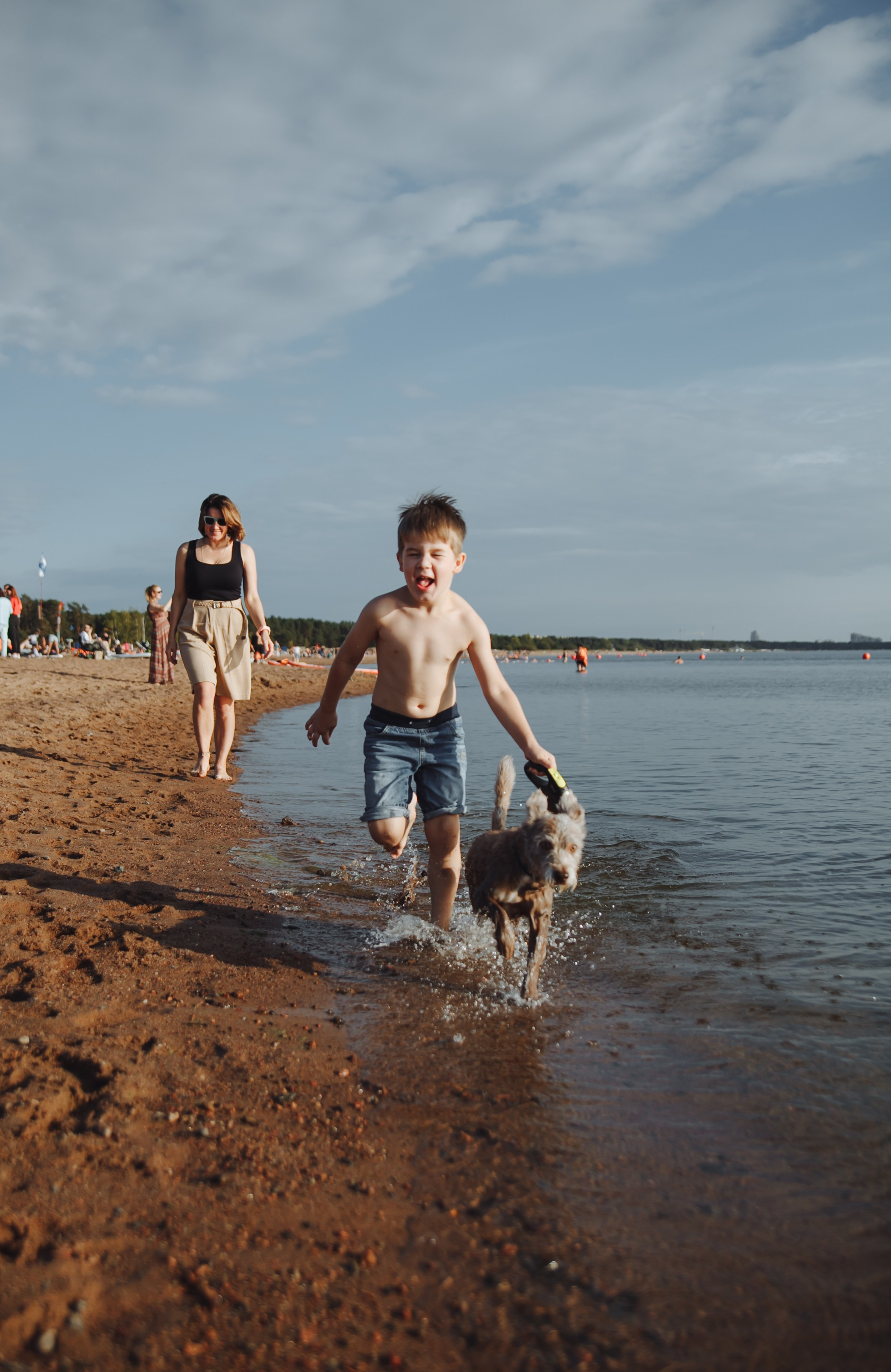 Семейная прогулка с собакой. Семейный фотограф, свадебный фотограф, женский портрет в Санкт-Петербу