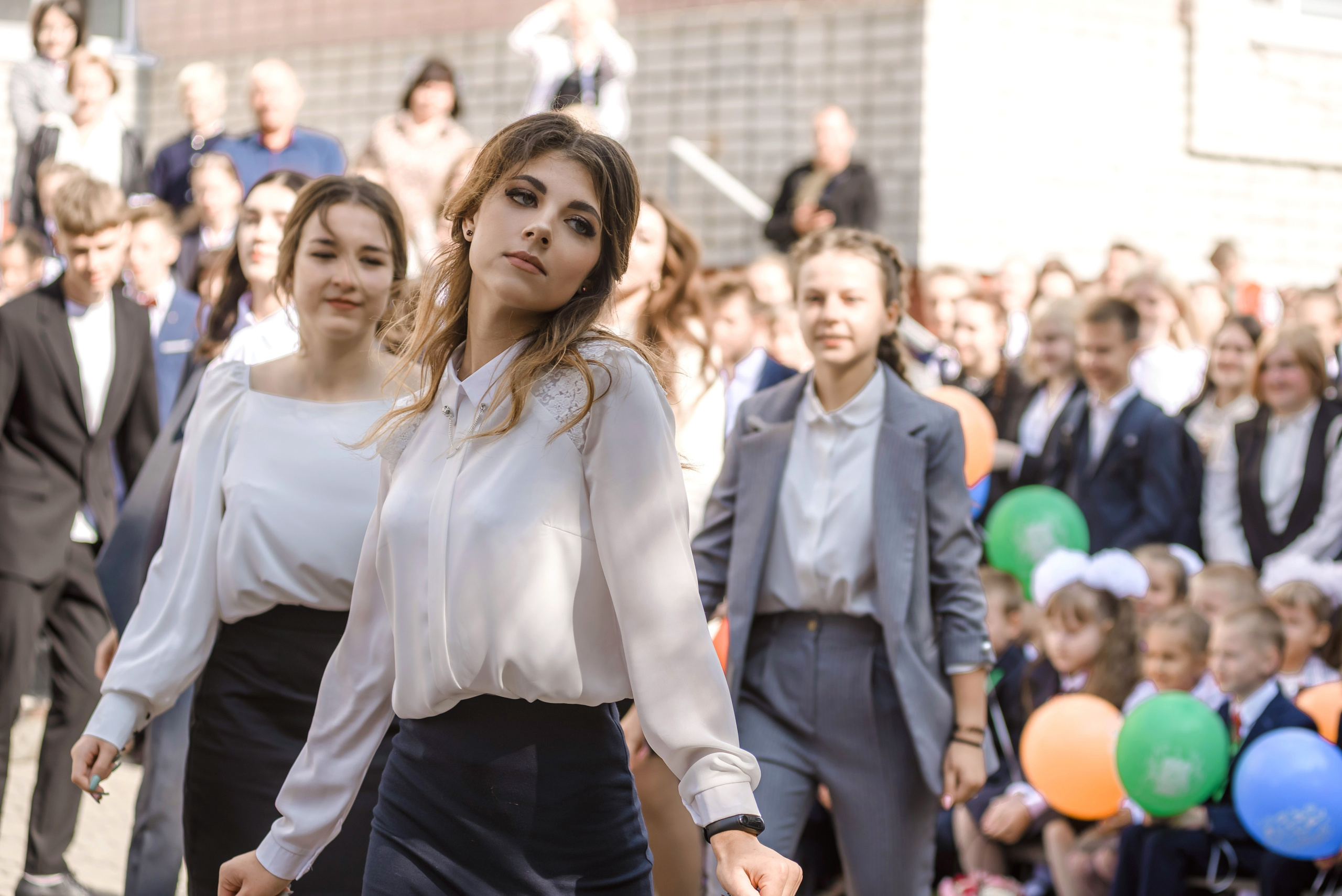 Линейка 11-е классы 2023. Фотограф Галина Лисанова, г. Брянск