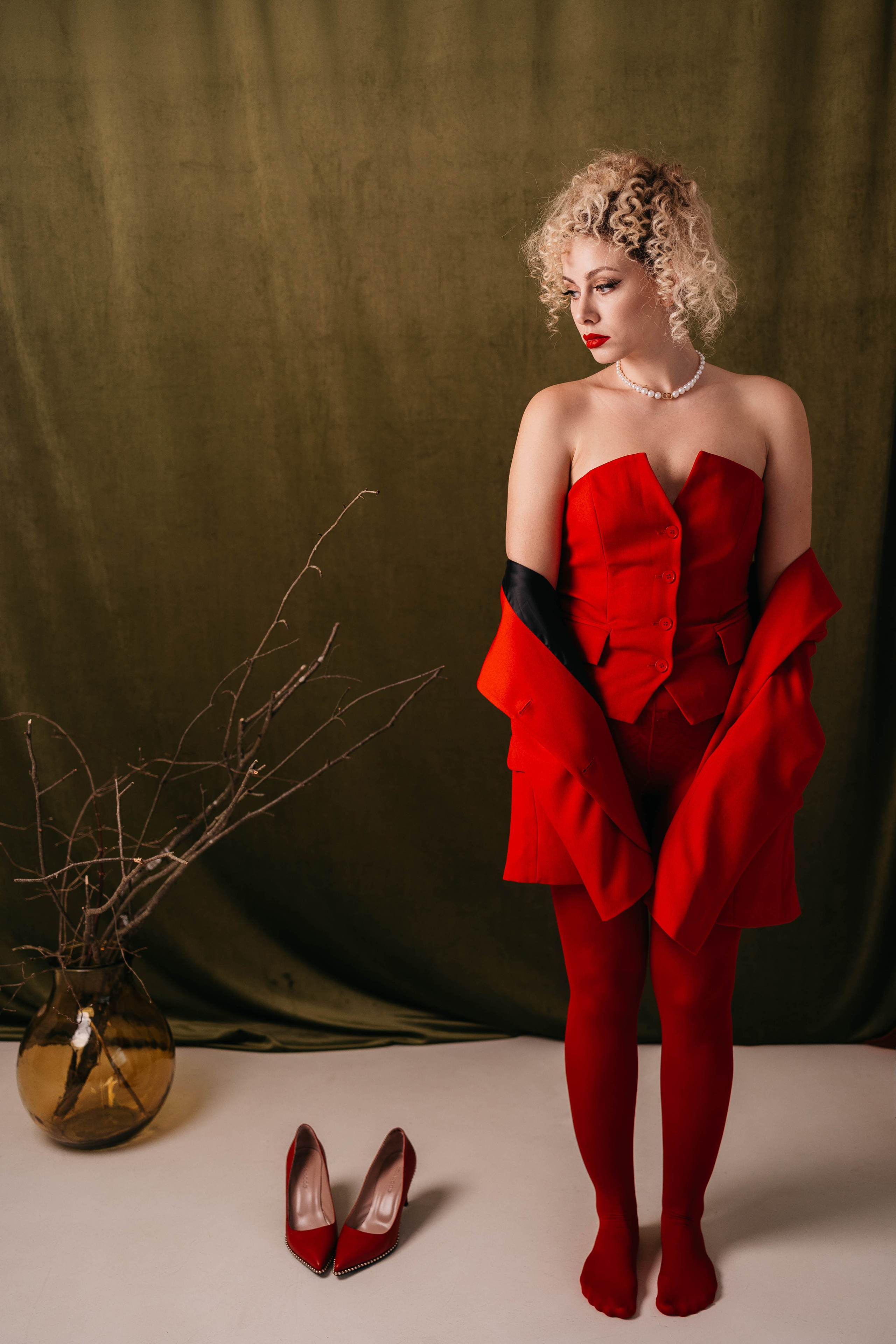 Ира в красном. Фотостудия Cute_photostudio в Твери. Фотограф в Твери Лагодная Яна