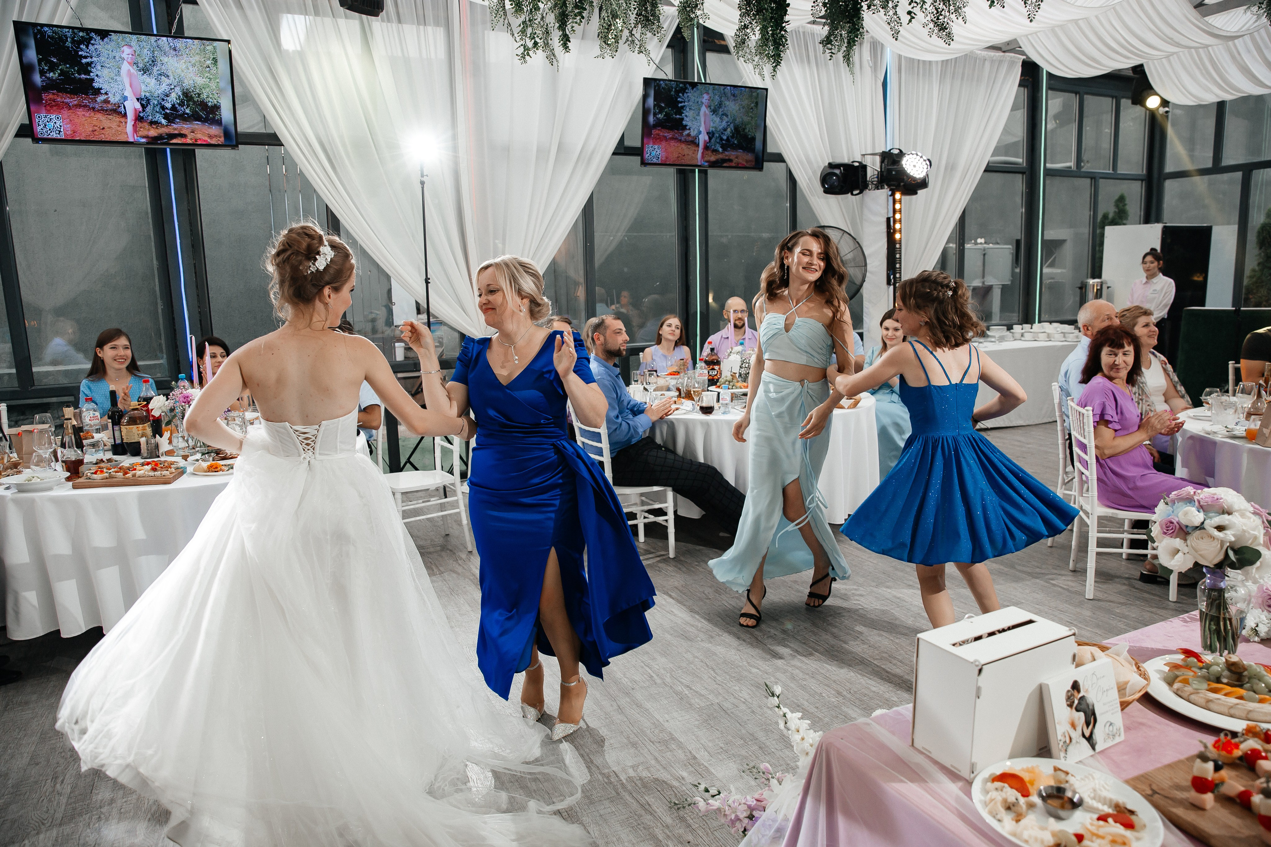 А&А — фотосессия на стадионе. Свадебный фотограф в Оренбурге Илья Володьков