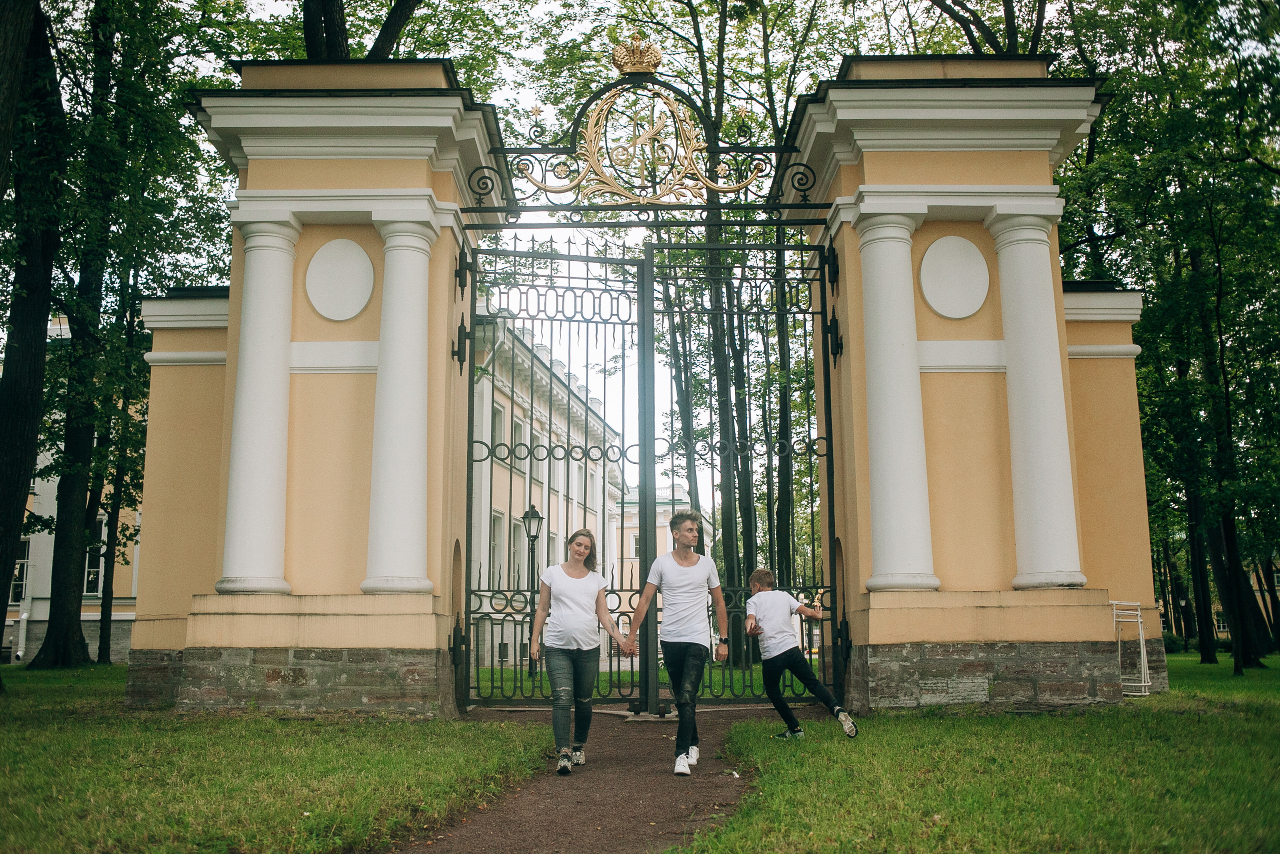 Семейная фотосессия на улице. Семейный фотограф, свадебный фотограф, женский портрет в Санкт-Петербу