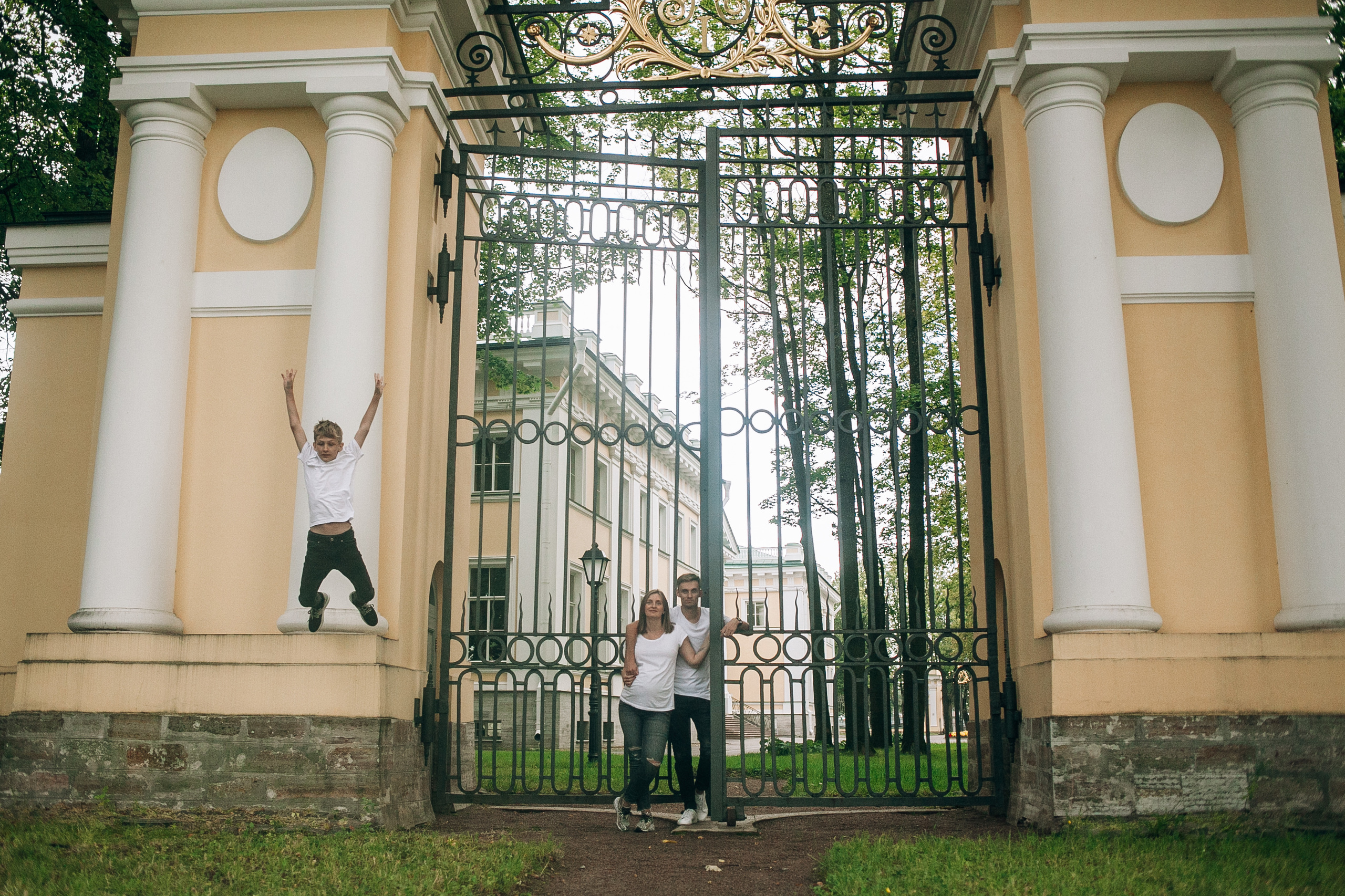 Семейная фотосессия на улице. Семейный фотограф, свадебный фотограф, женский портрет в Санкт-Петербу