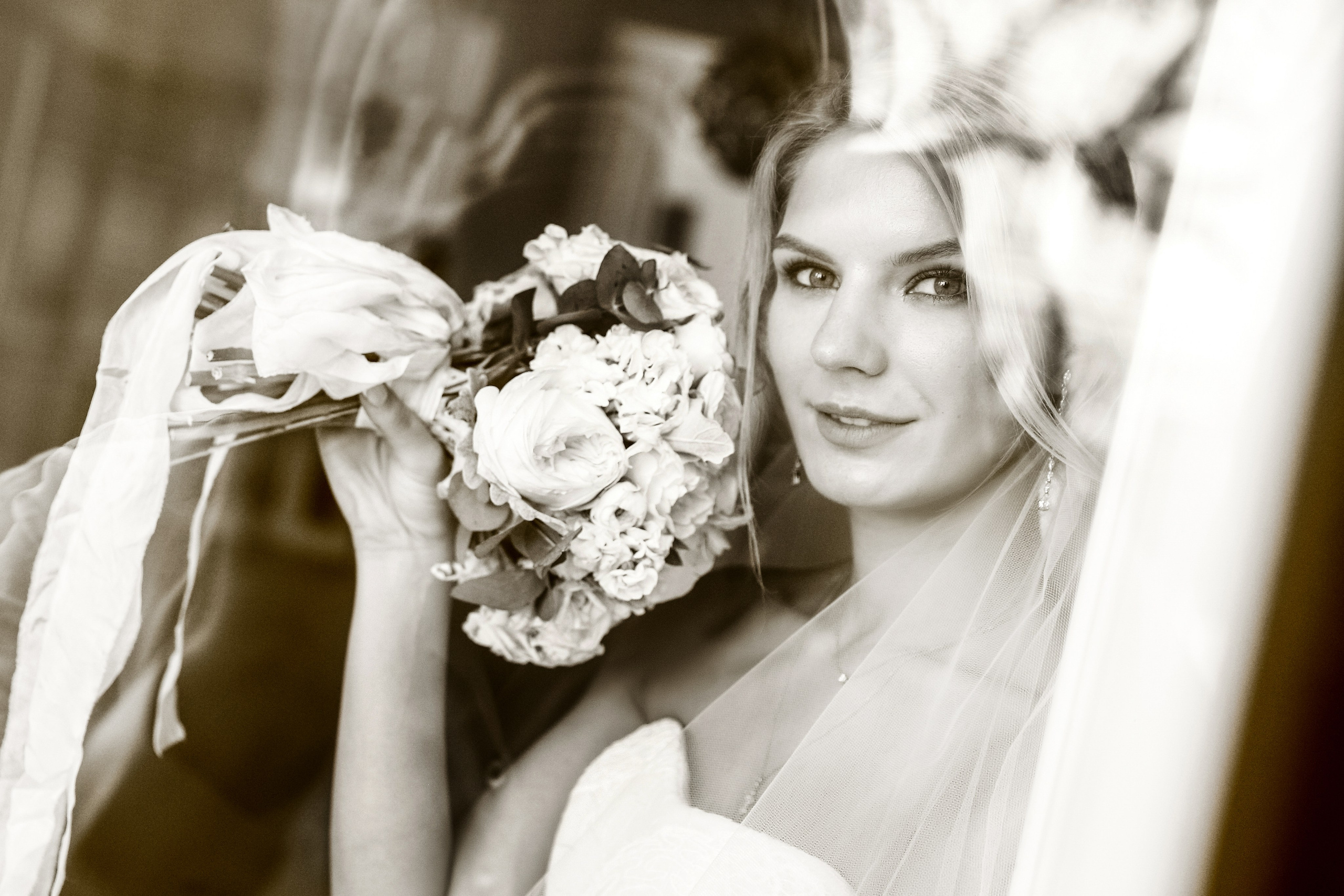 Осенняя свадебная фотосессия Елены и Евгения в сердце Москвы. Фотограф в Москве Владимир Осиченко — портреты, мероприятия, репортажи