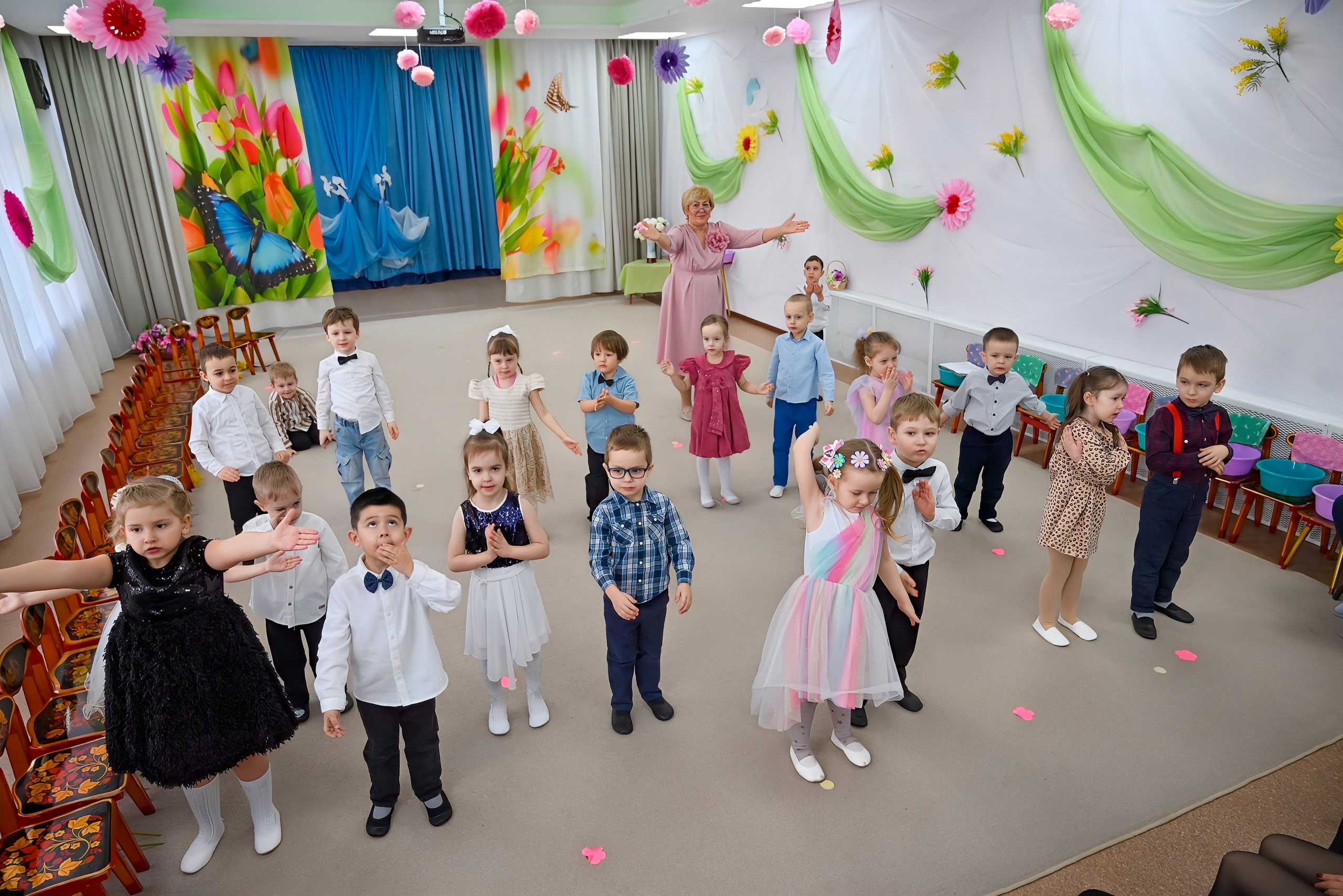 Праздник в группе «Дружная семейка». Семейный и детский фотограф Москва