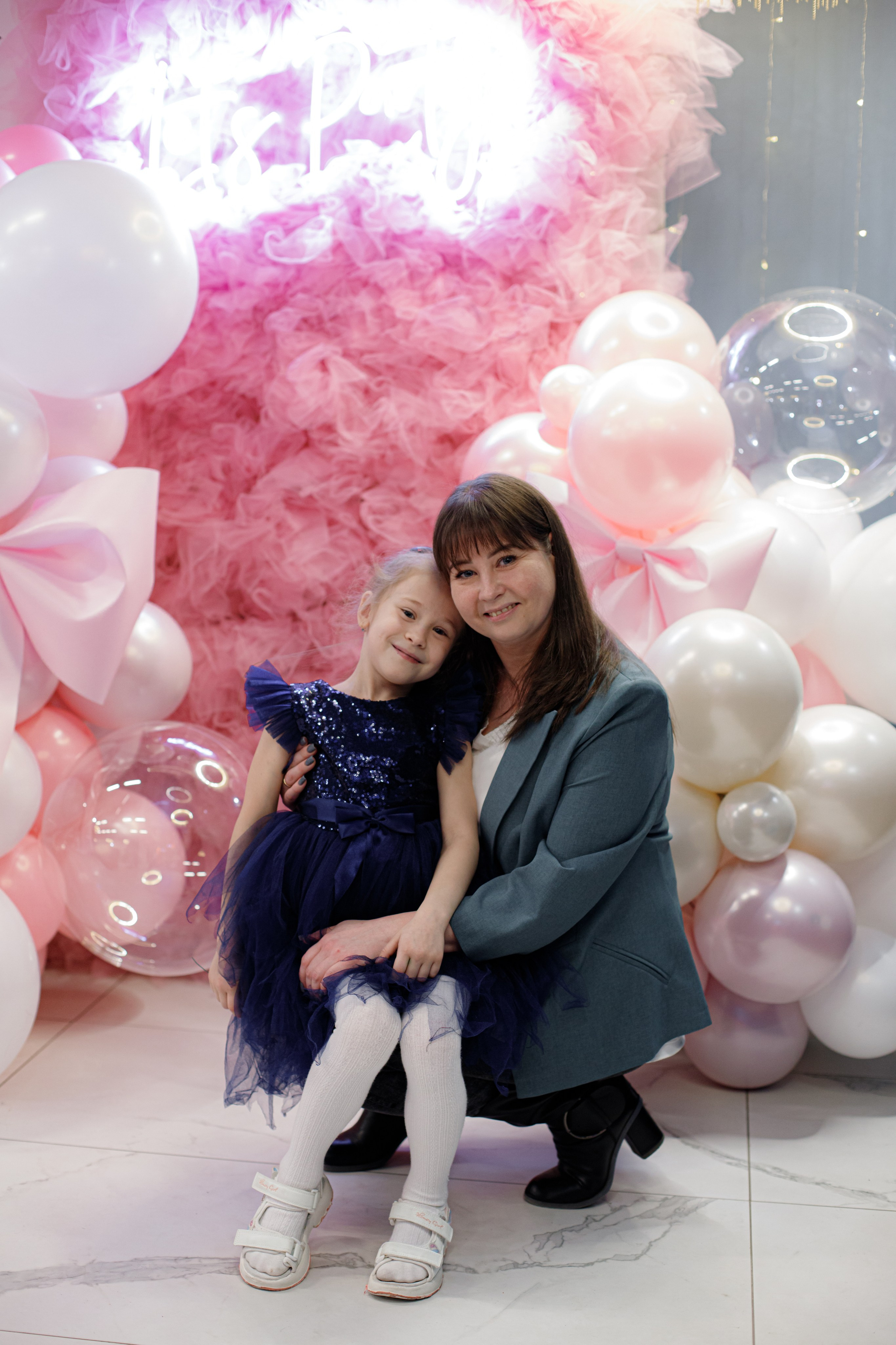 ASIA'S BIRTHDAY PARTY. Photokarish