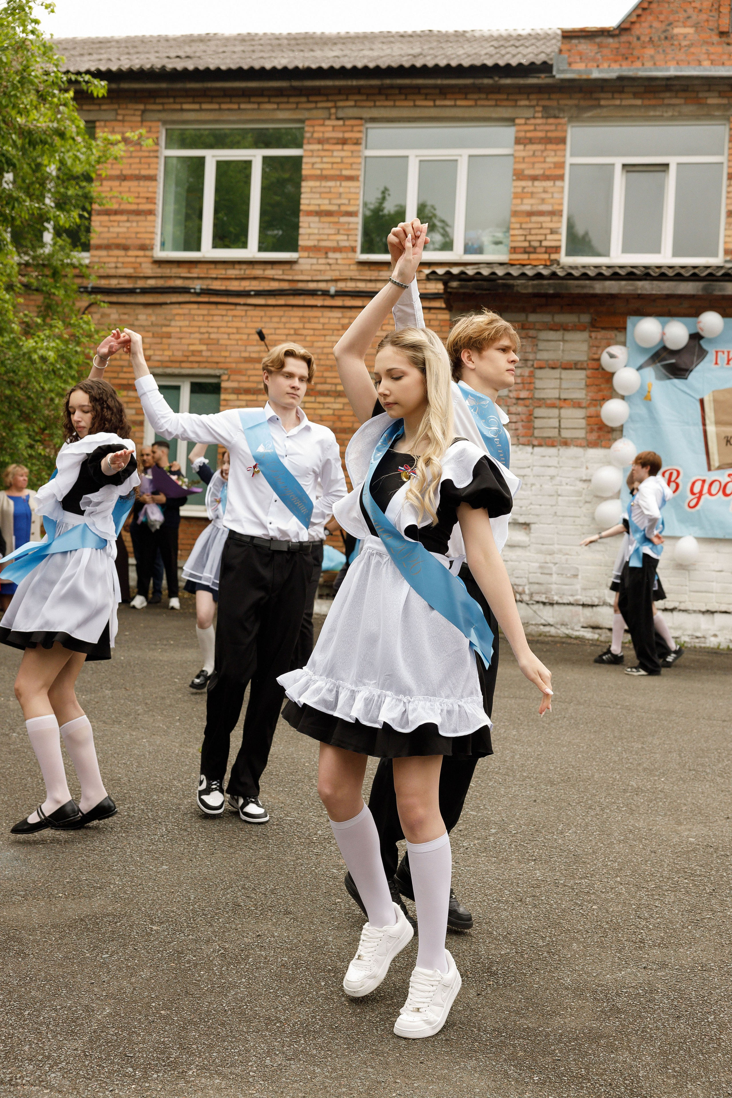 Последний звонок Гимназия Артем. Photoalbum-vl.ru