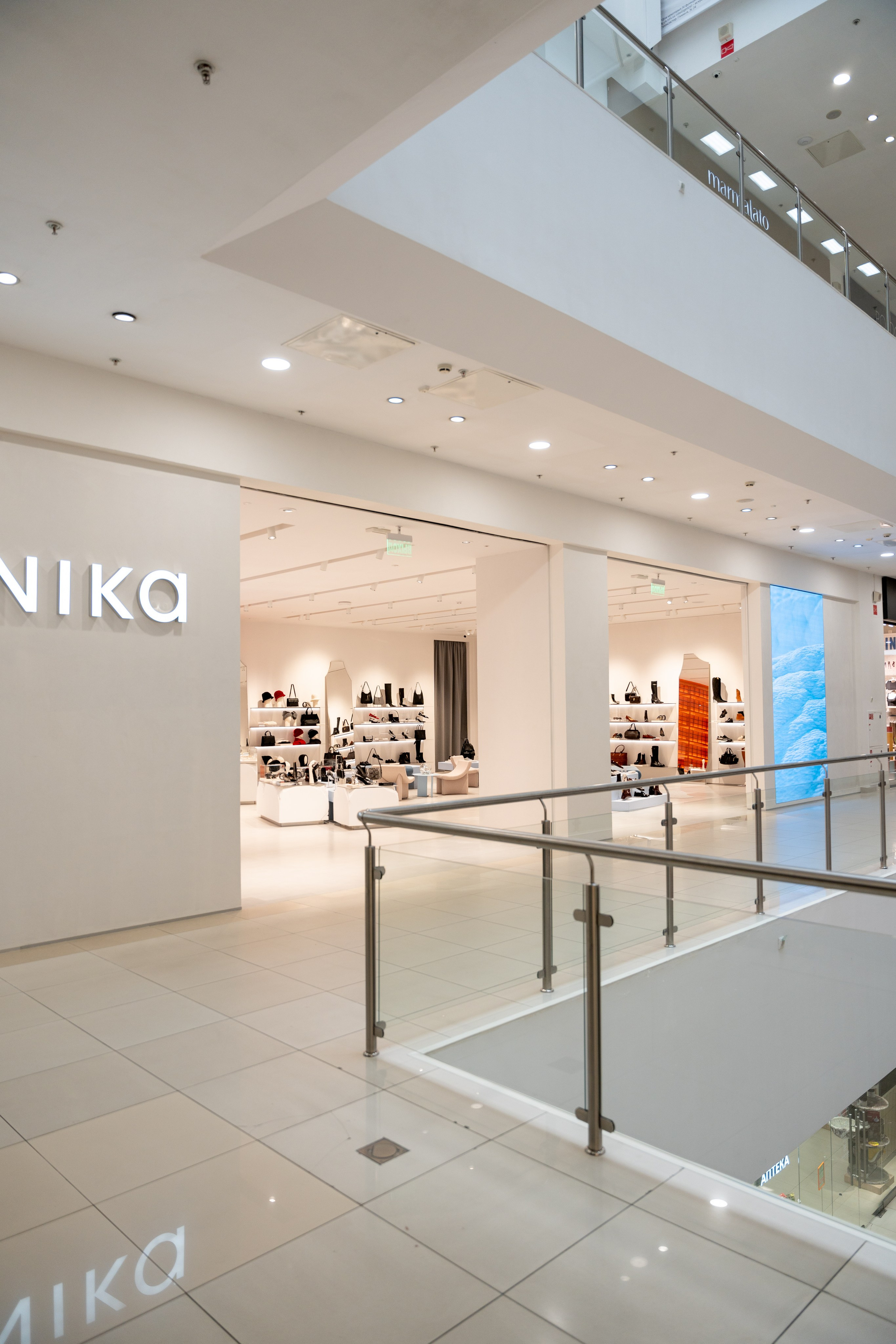 Интерьерная фотосъемка магазина Ekonika в Краснодаре — обувной бренд Профессиональная фотосъемка Ekonika — фирменный магазин в Краснодаре. Шедевры для Вас! Фотограф и Видеограф в Краснодаре Пахиев Руслан