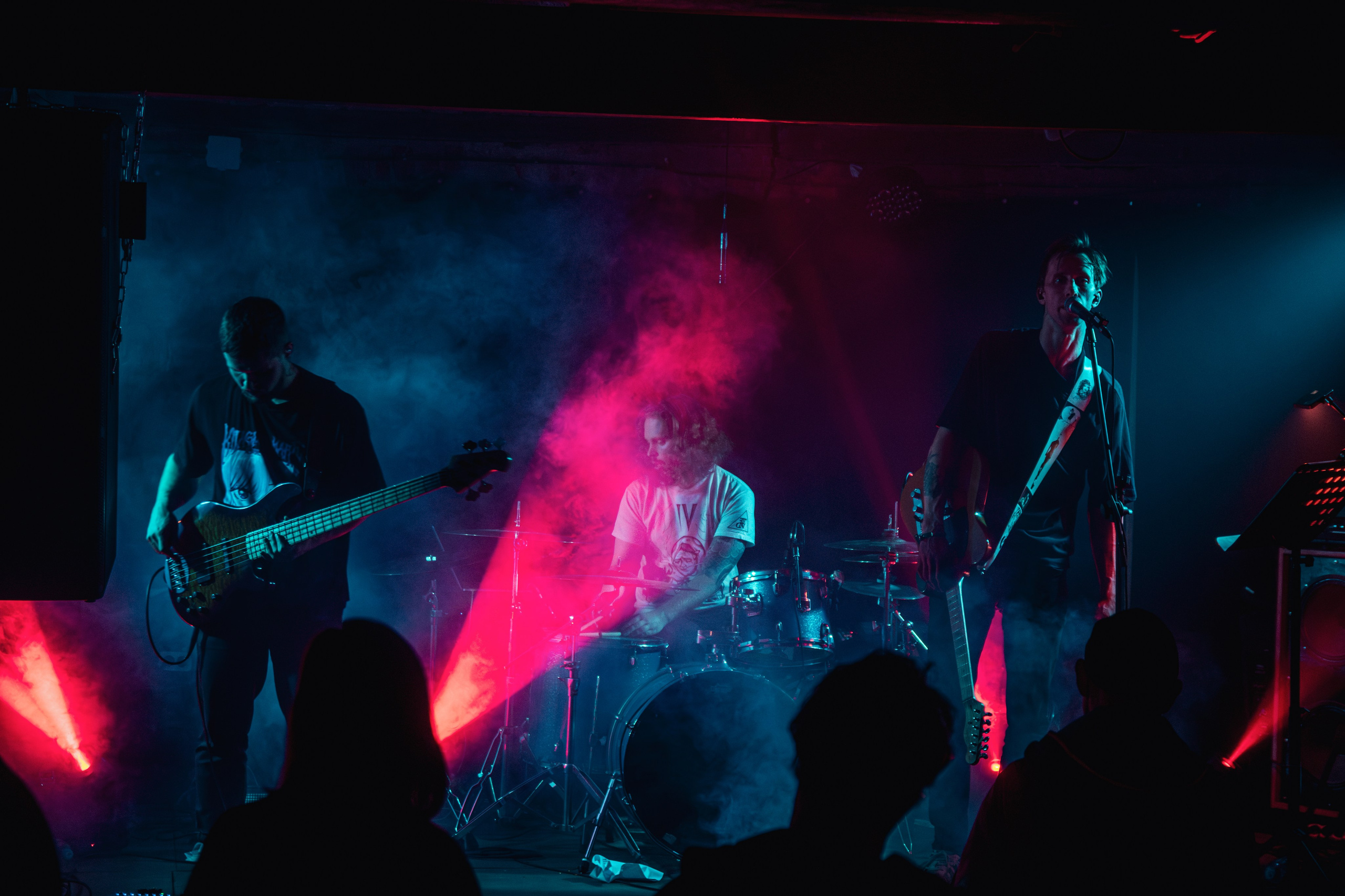 Laugar & Шумы Штормовых Широт & Пожары На Дальнем Севере 11.10.2025. Репортажный фотограф в Москве Legiodot