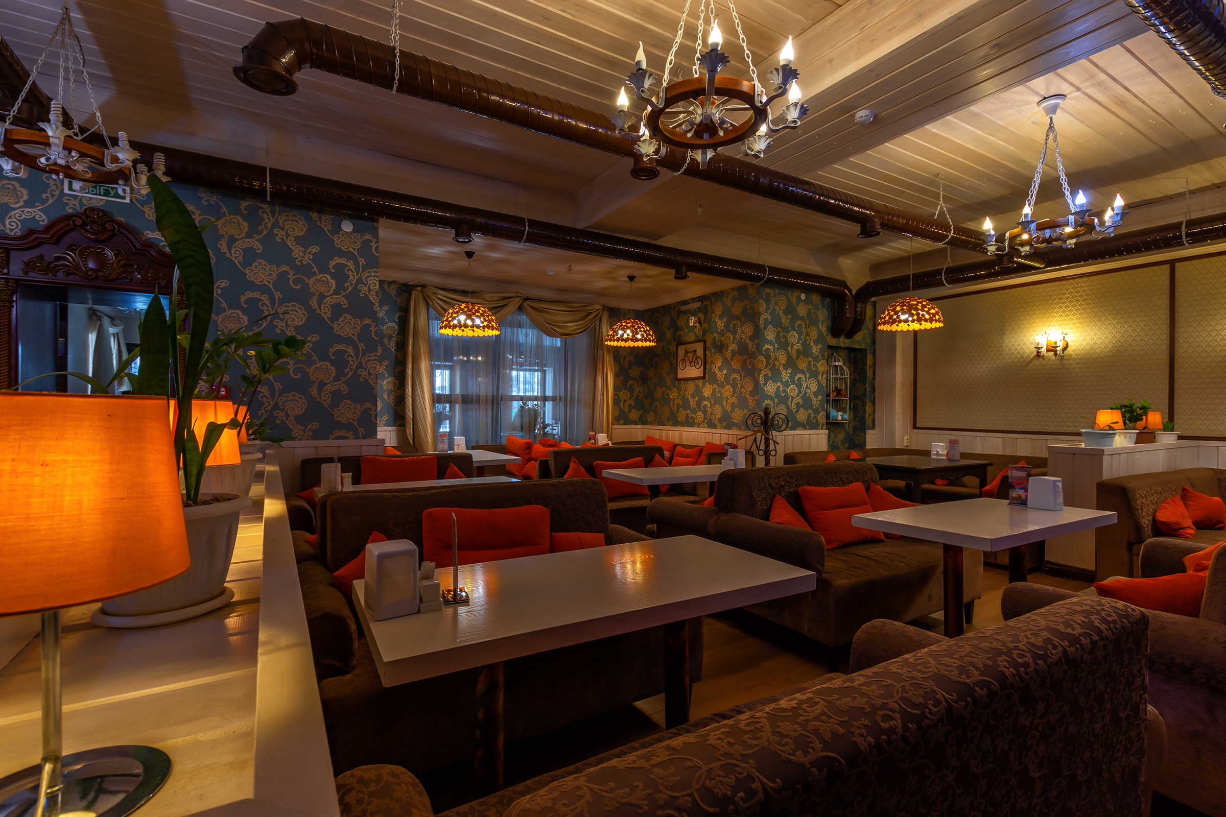 Интерьер кафе «Кавказская пленница»