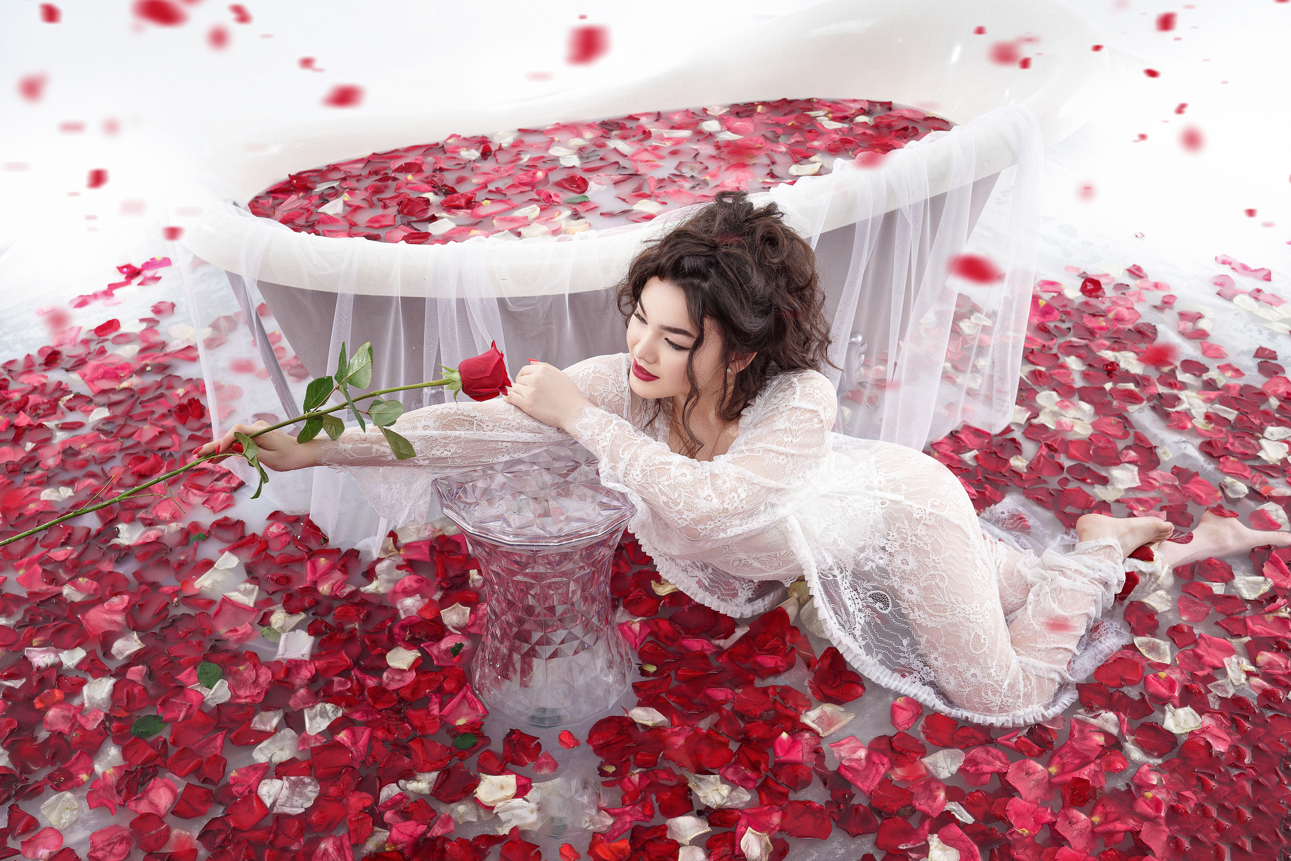 Фотосессия с розами от портретного фотографа Ильи Матвеева