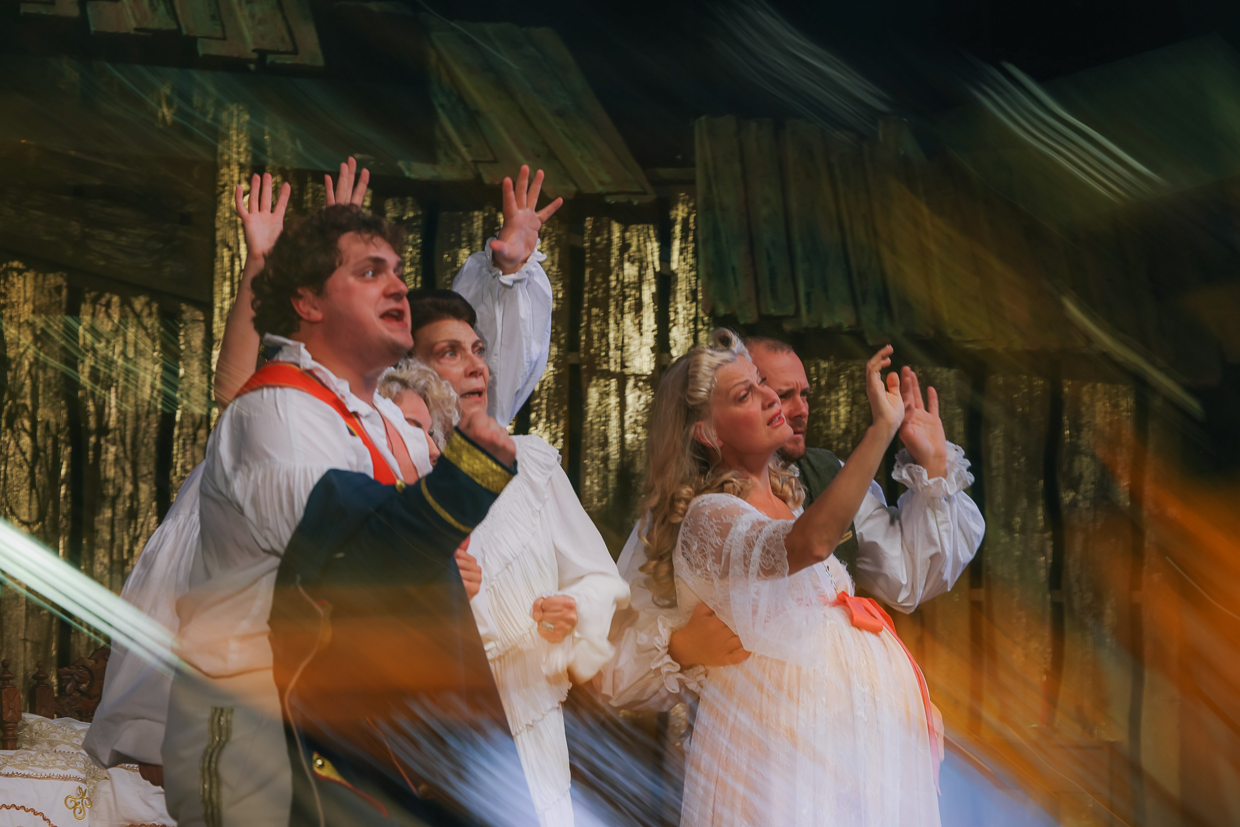 Весёлая женщина. Театр Эрмитаж. Репортажный, архитектурный, театральный и файн-арт фотограф Лена Мельникова в Москве