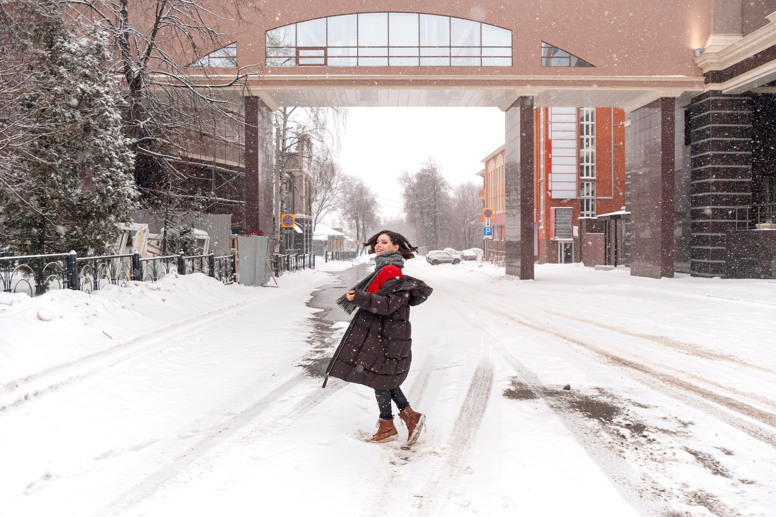 Динамичное позирование в городских локациях