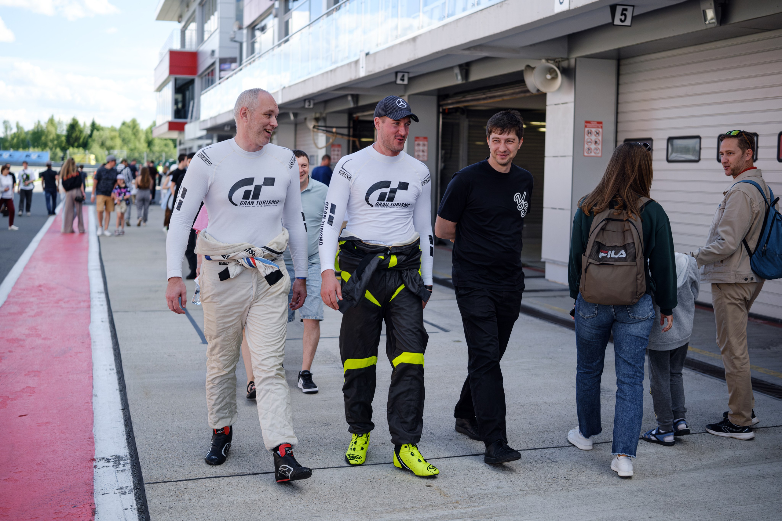 Российская серия гонок на выносливость. Авто и мотоспорт — фотограф Антон Медведев iCoguar
