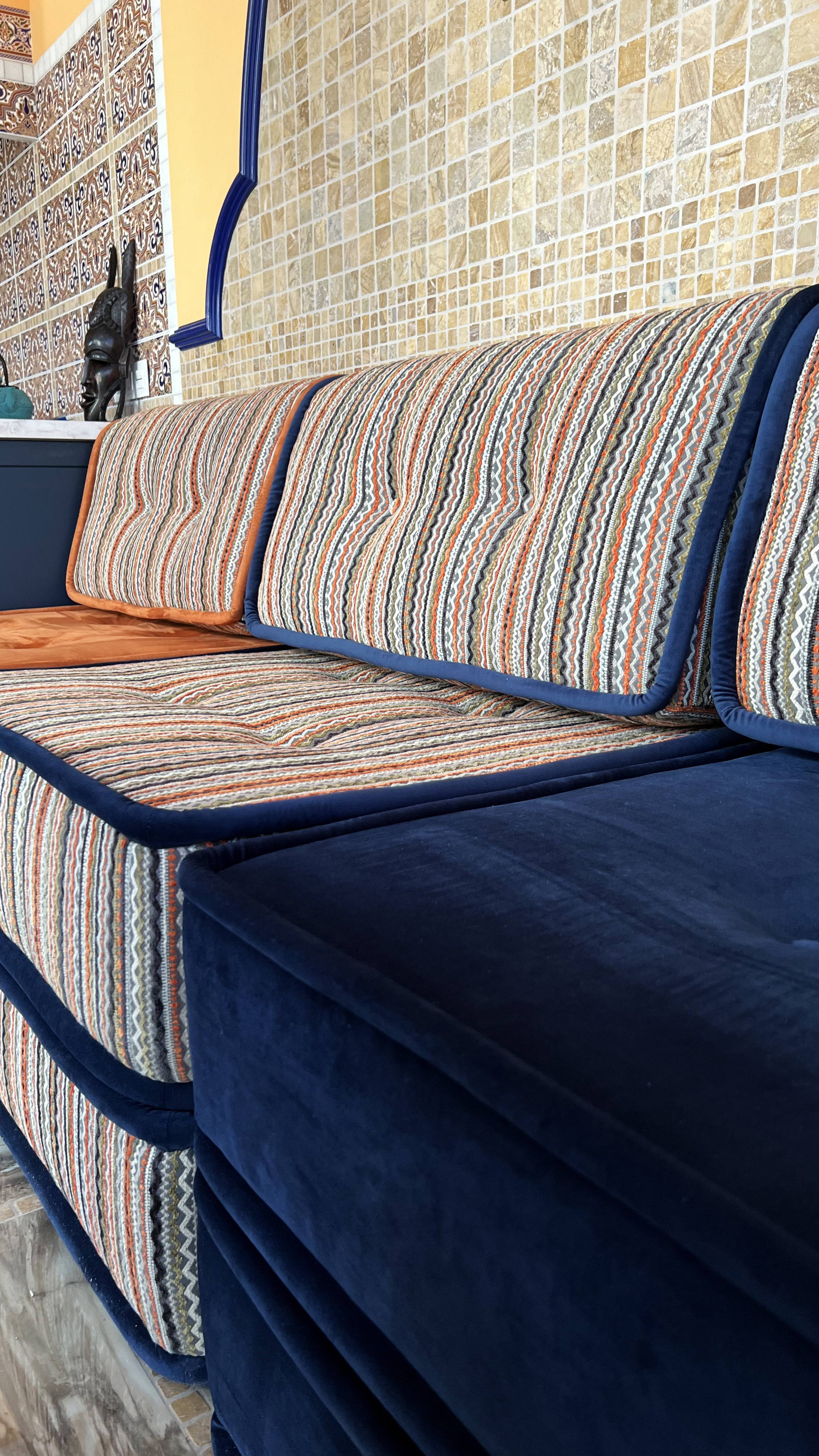 Диван на заказ Изготовление мягкой мебели. Студия интерьерных решений SUNHOUSE. Натяжные потолки, шторы, текстиль