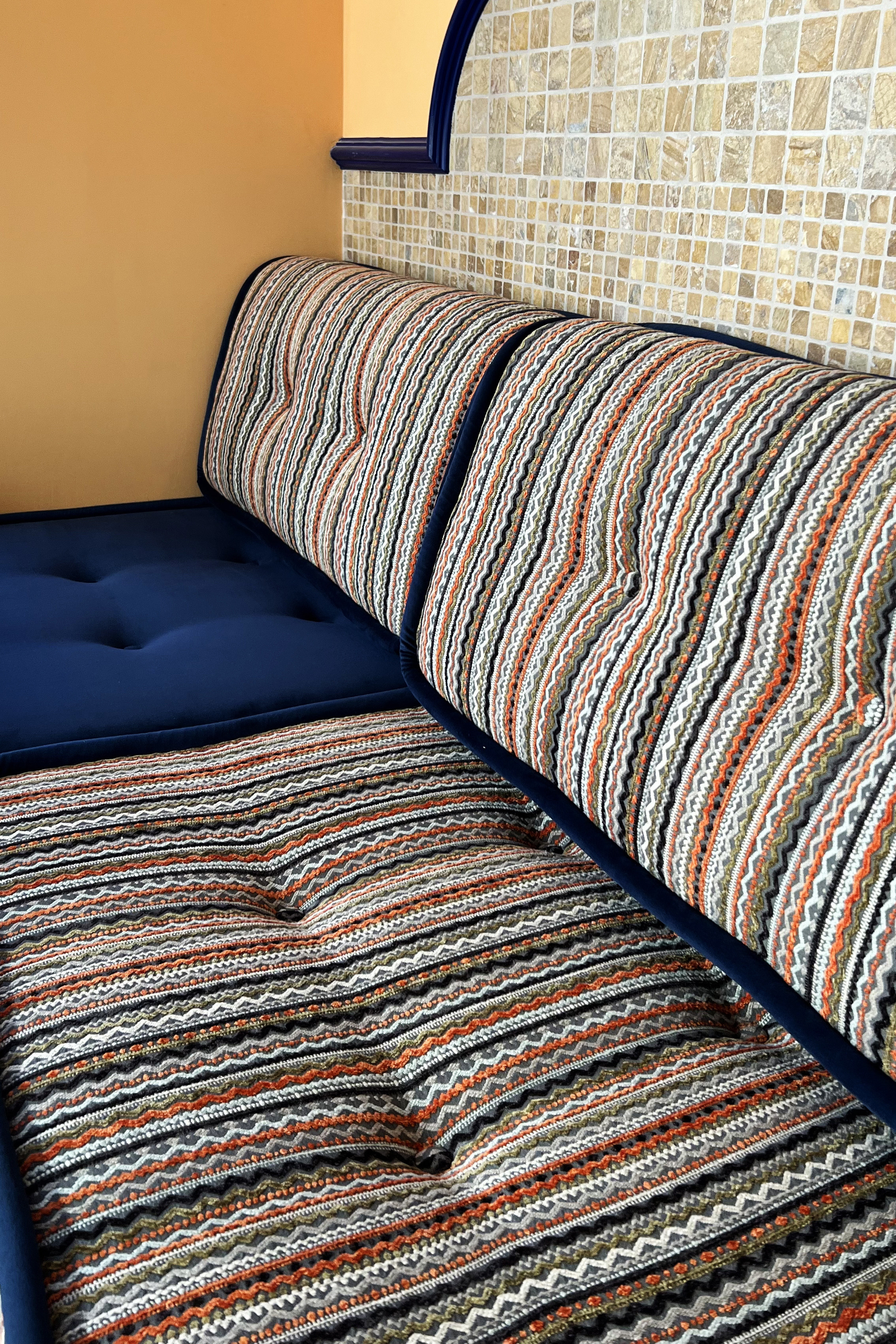 Диван на заказ Изготовление мягкой мебели. Студия интерьерных решений SUNHOUSE. Натяжные потолки, шторы, текстиль