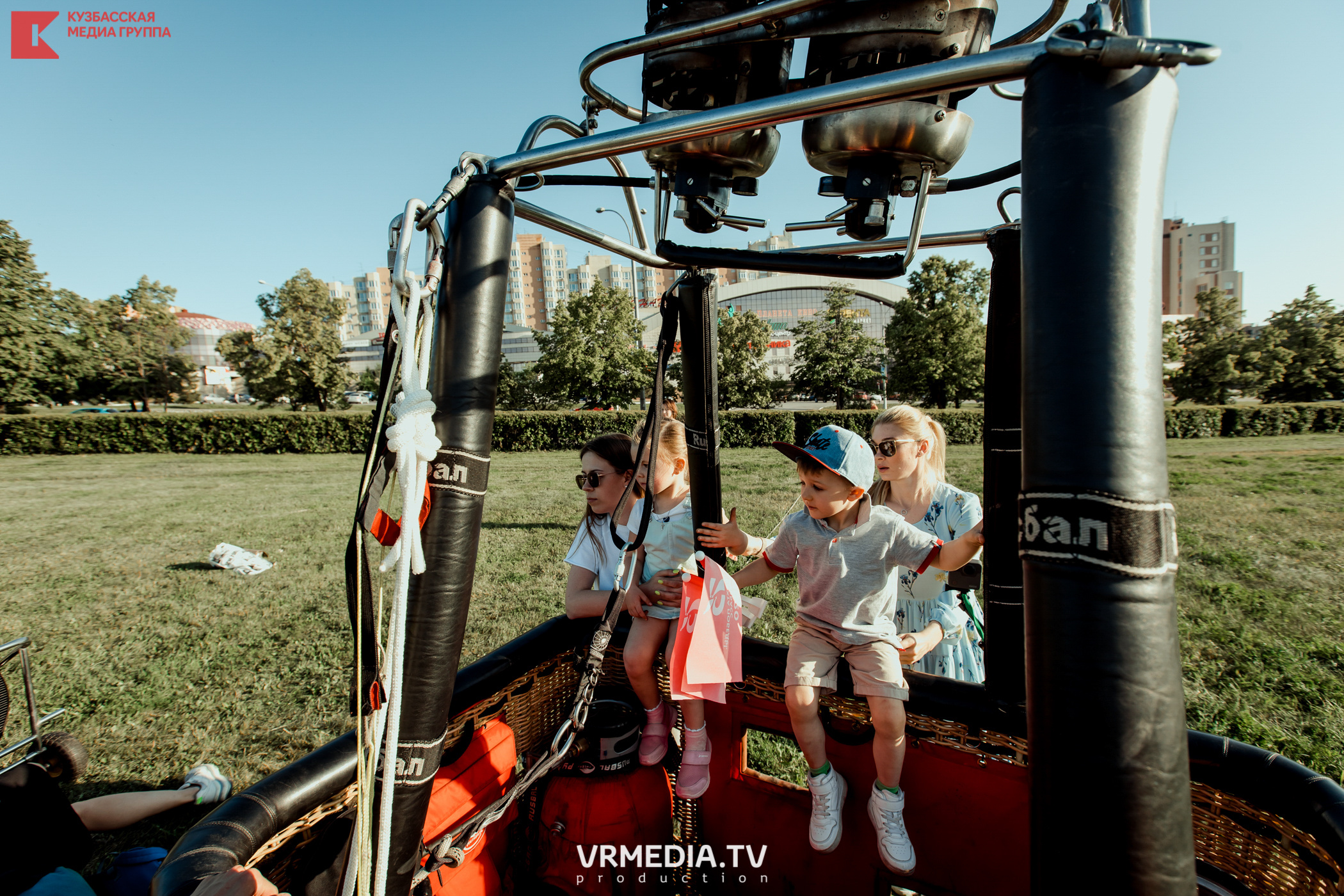 Запуск воздушный шаров. Герой Брестской крепости