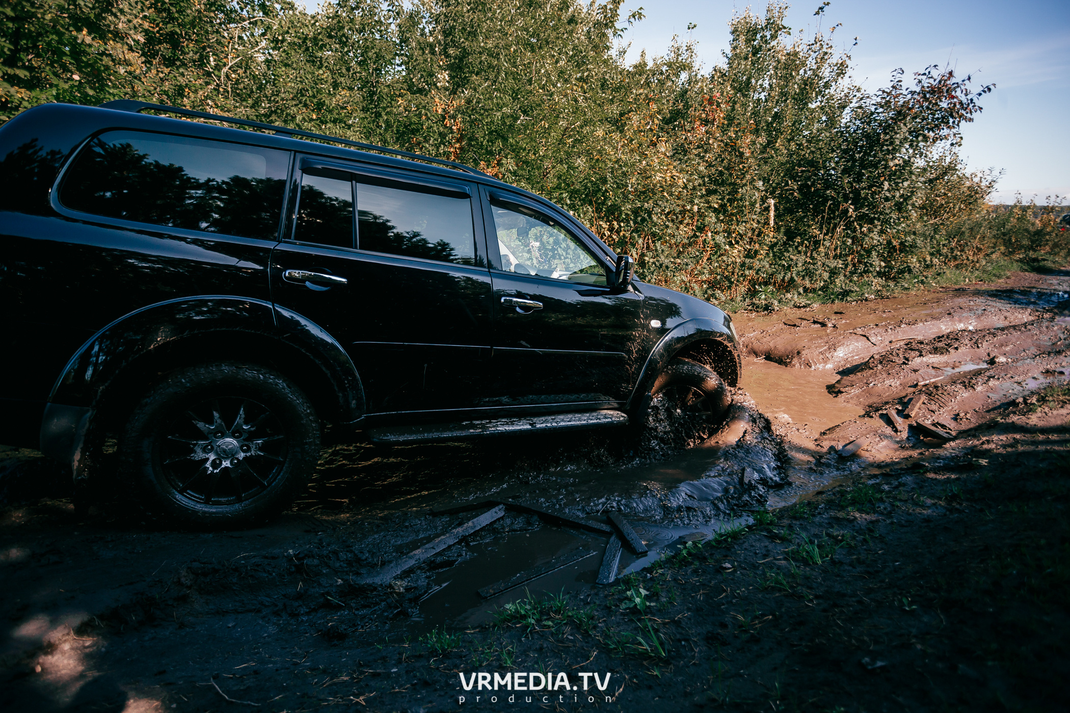 Внедорожный пикник Mitsubushi