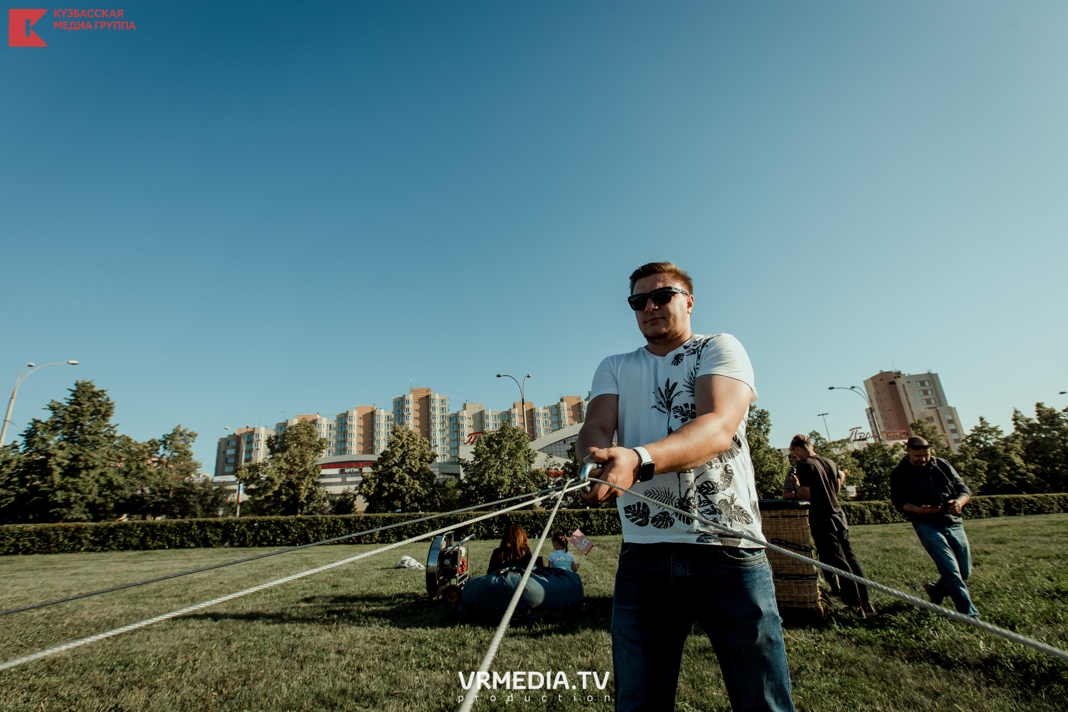 Запуск воздушный шаров. Герой Брестской крепости