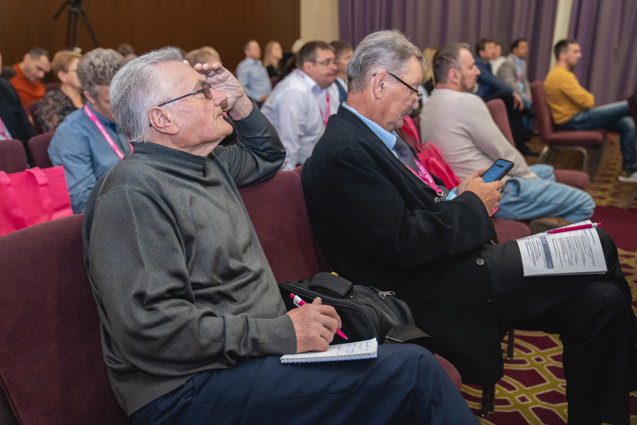 Фотосессия форумов, конференций. Занимаюсь профессиональной фотографией и живу рядом с Байкалом. Работаю в разных жанрах