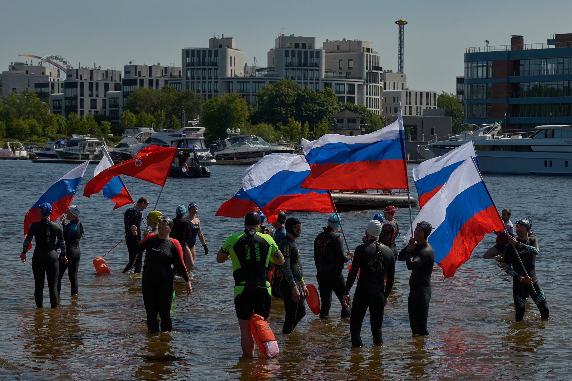 Divers prepare for a swim with Russian flags to celebrate Russia Day. St. Petersburg, June 12, 2023.