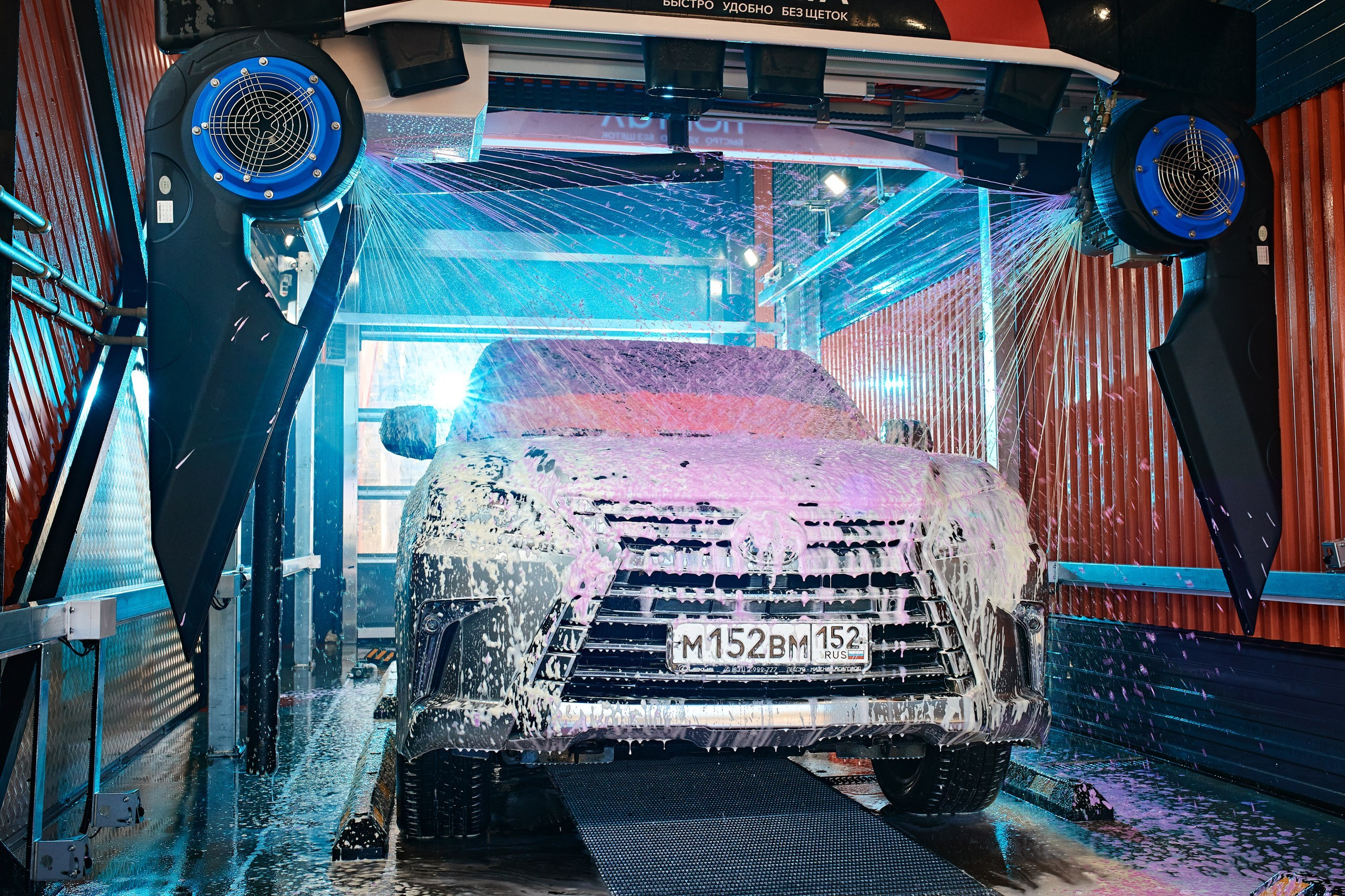 Рекламная съёмка для сети роботизированных автомоек Портал. Антон Артюшин, портретный фотограф. Москва