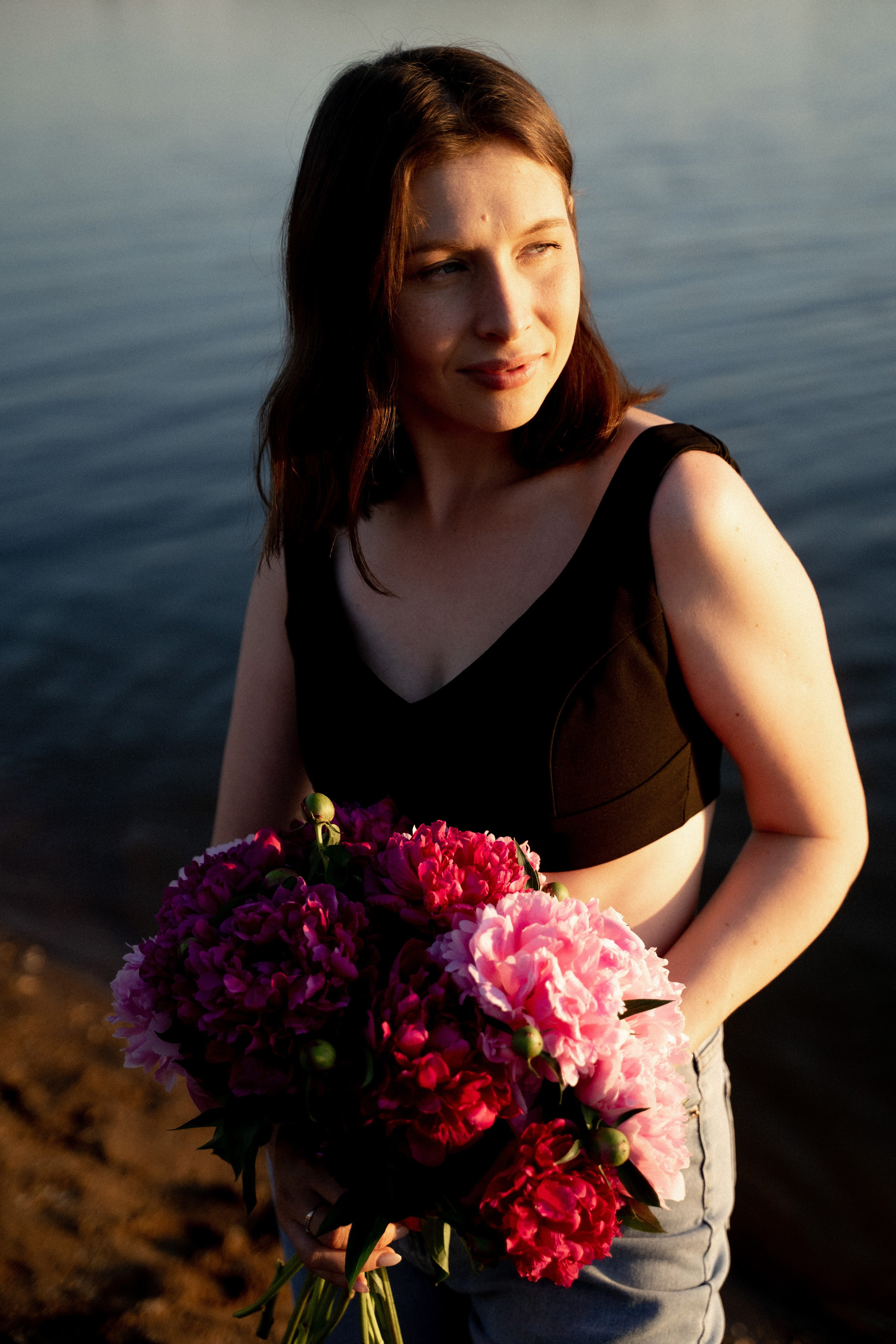 Девушки на берегу