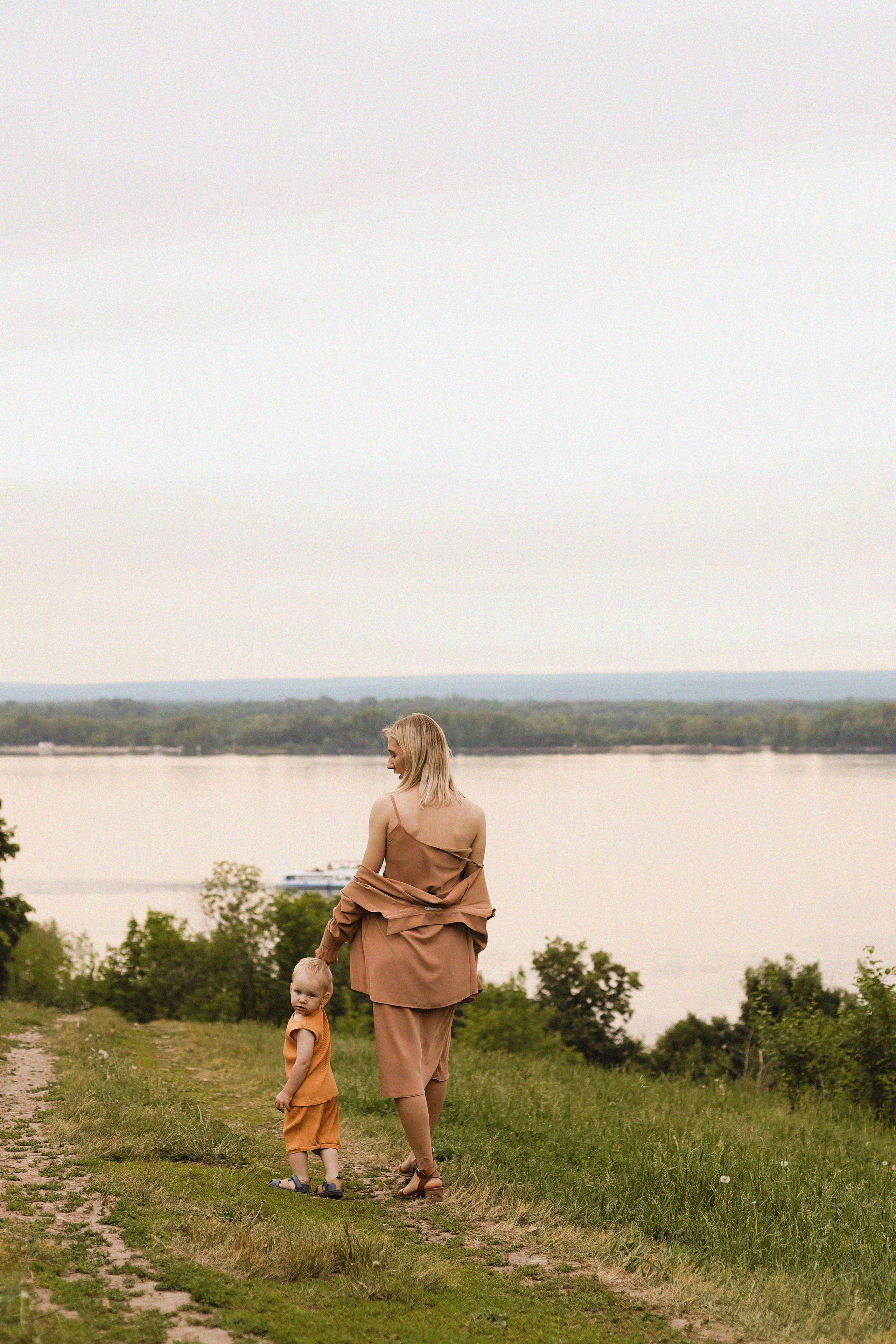 Анна и Мирон. Проулка в Загородном парке. Семейный фотограф в Самаре и Казани Александра Никитина